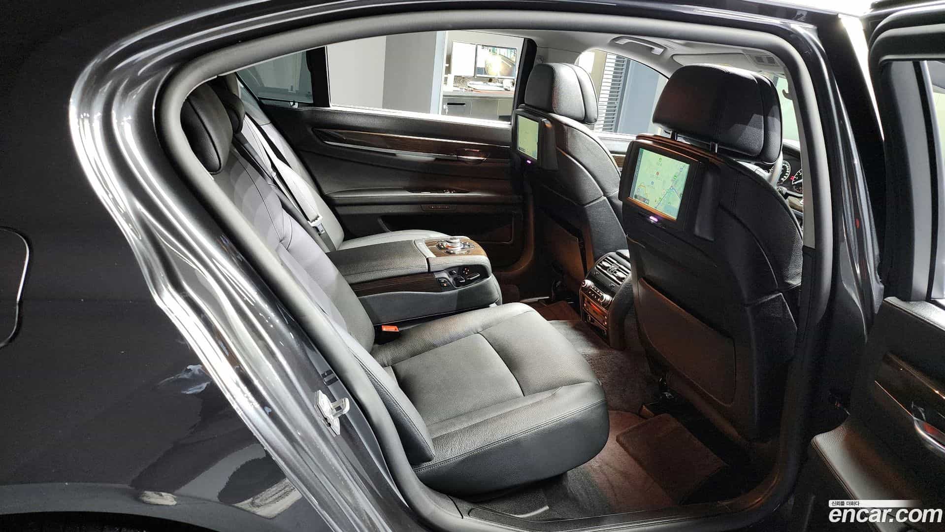 7-Series BMW 2011.0-OPTION-016