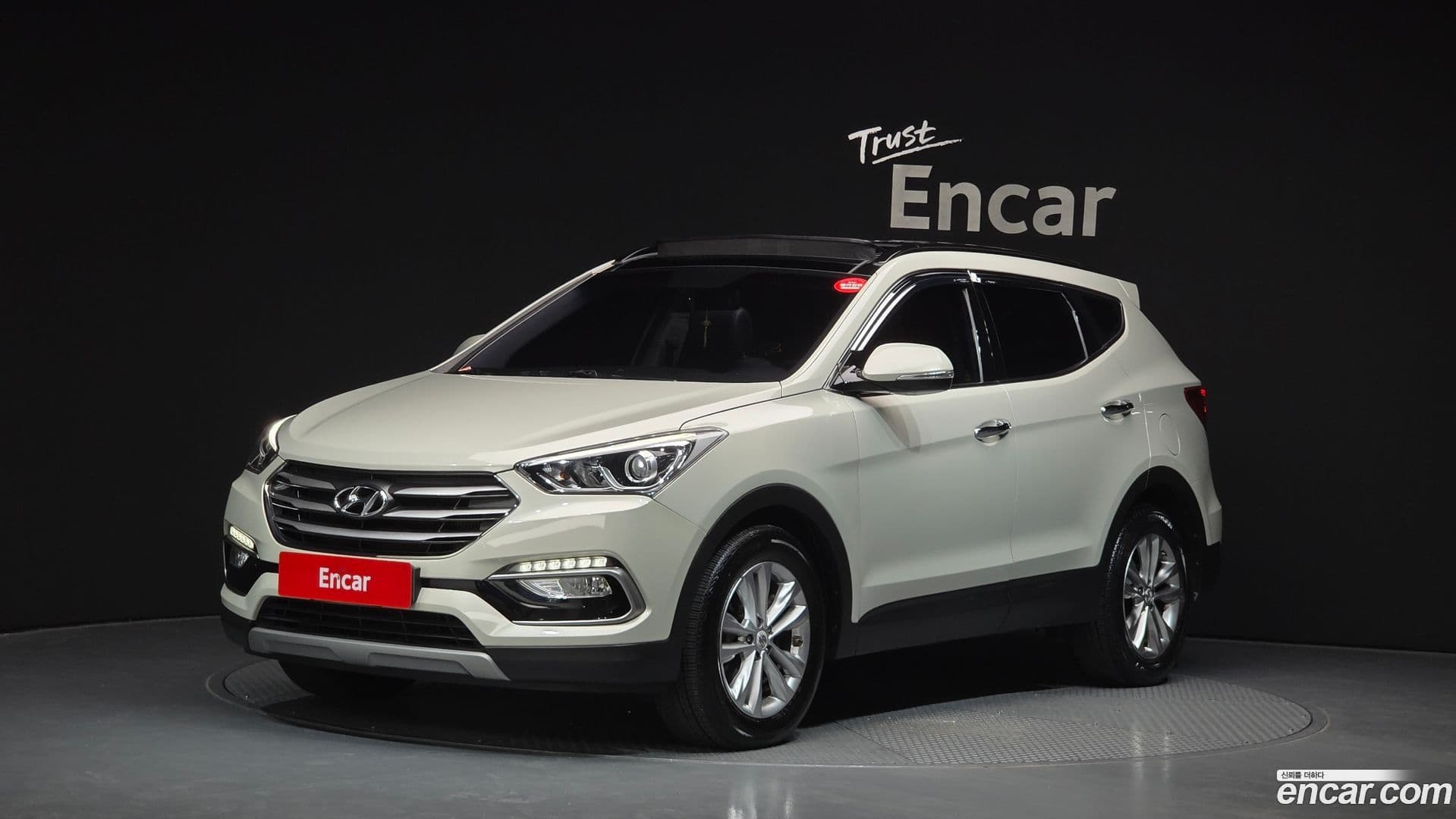 Main__Slider__Photo:Santafe Hyundai 2015.10-0