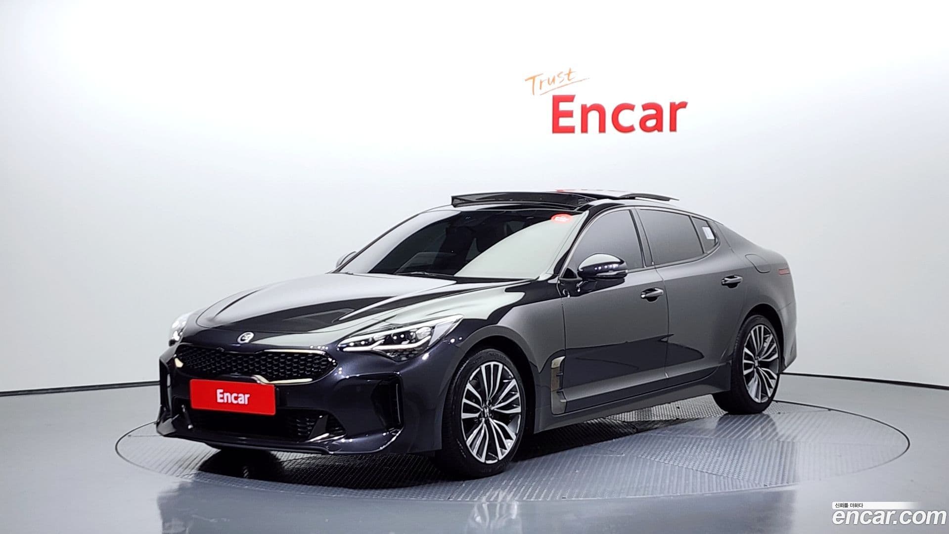 Main__Slider__Photo:Stinger Kia 2018.10-0