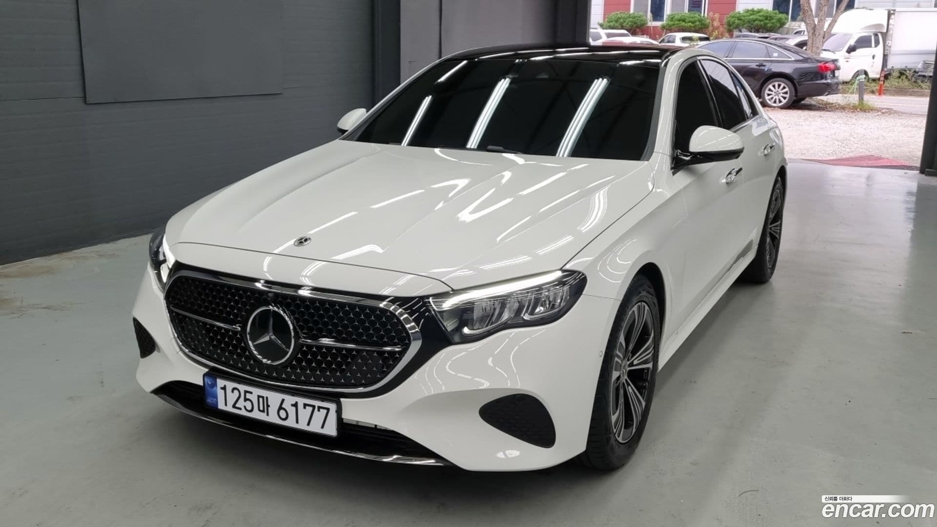 Main__Slider__Photo:E-Class Mercedes-Benz 2025.6-0