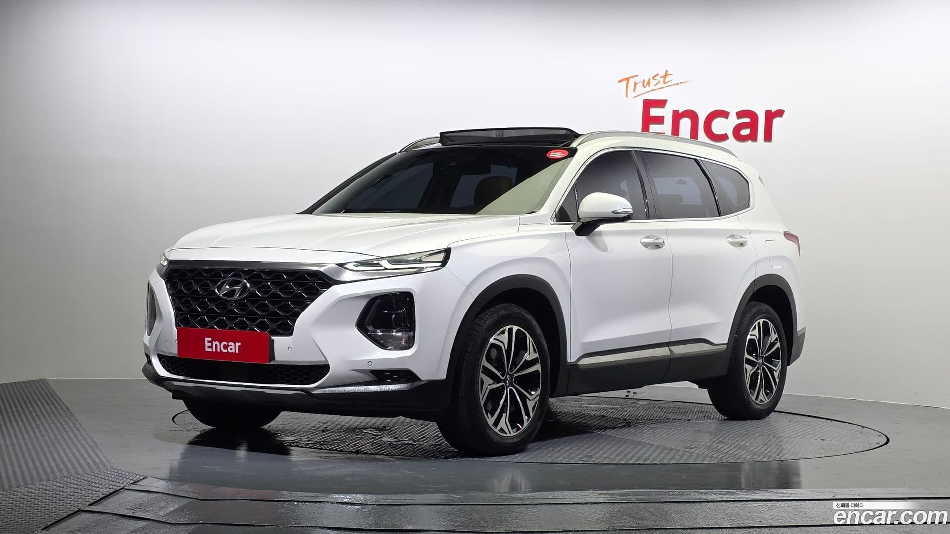 Main__Slider__Photo:Santafe Hyundai 2018.5-0