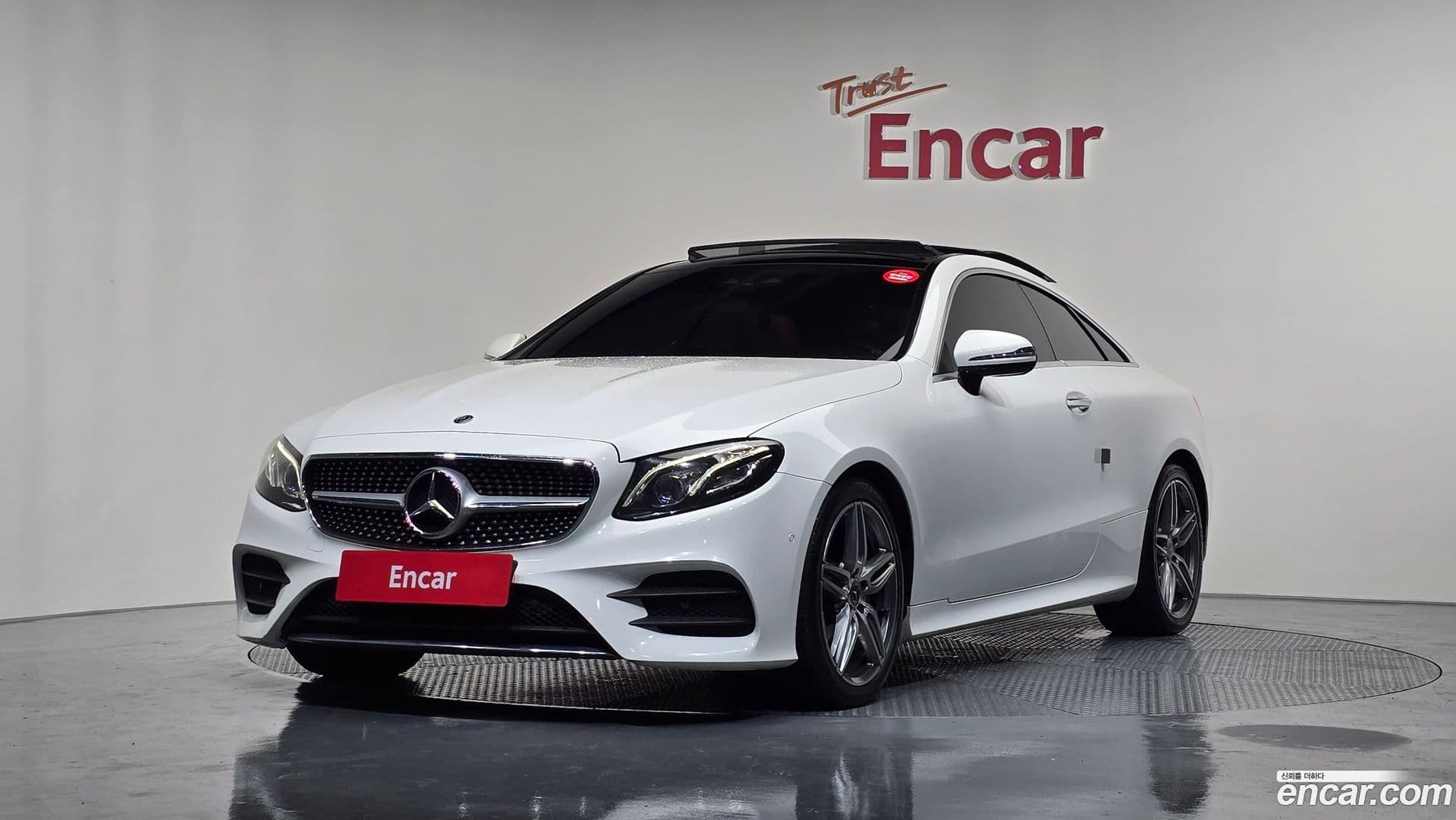 Main__Slider__Photo:E-Class Mercedes-Benz 2019.5-0