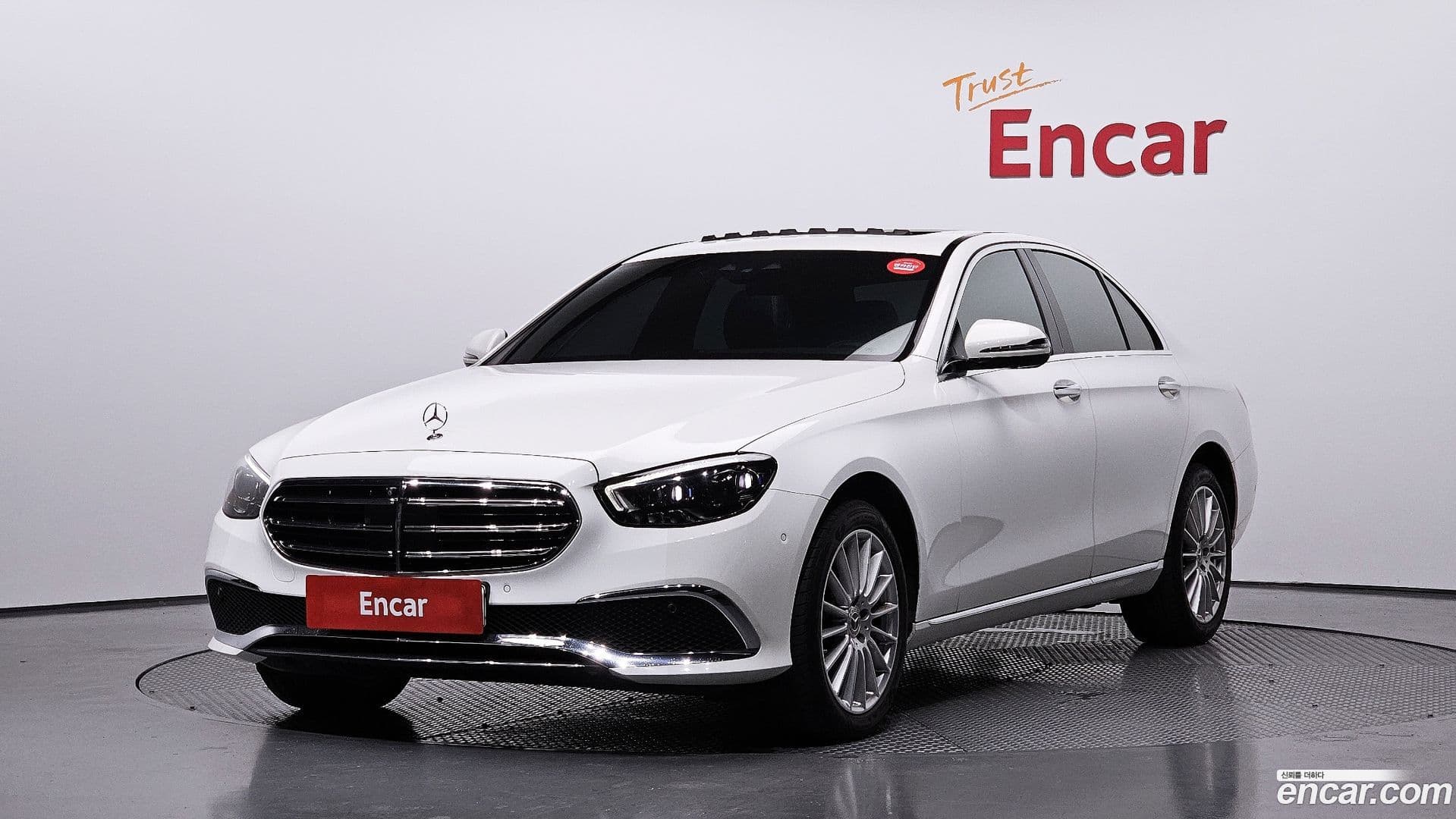 Main__Slider__Photo:E-Class Mercedes-Benz 2022.0-0