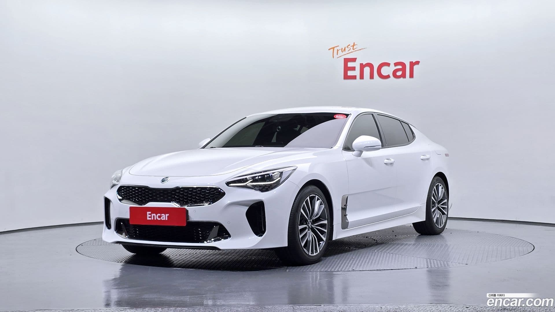 Main__Slider__Photo:Stinger Kia 2019.4-0