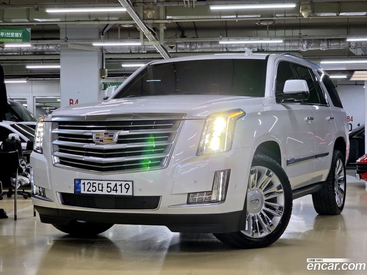 Main__Slider__Photo:Escalade Cadillac 2019.7-0