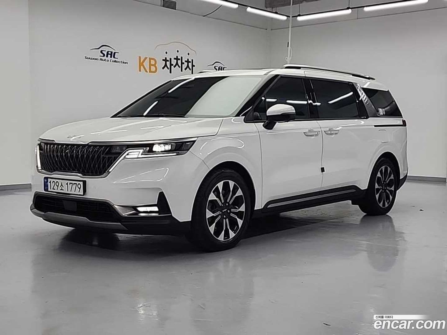 Main__Slider__Photo:Canival Kia 2023.0-0