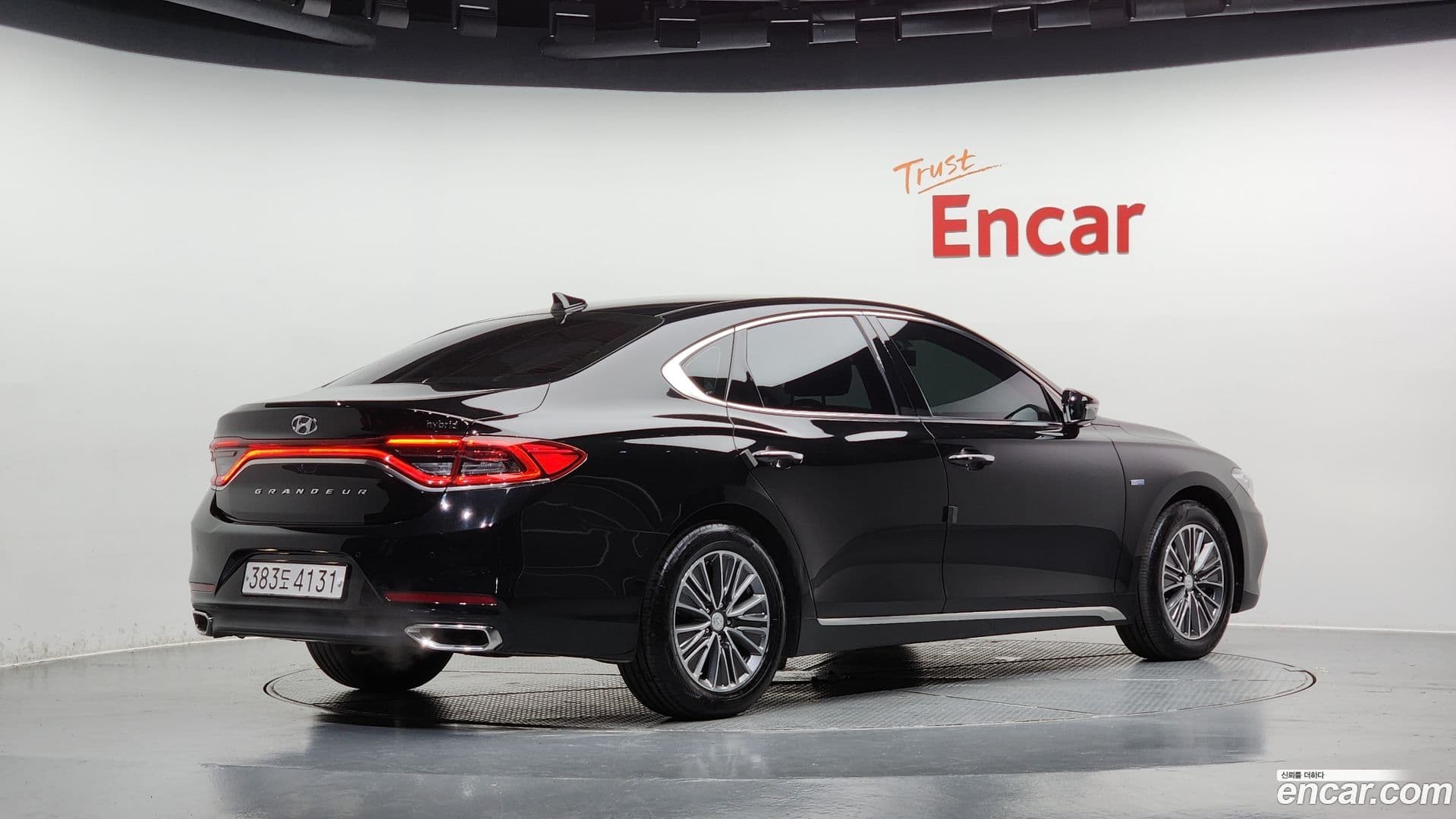 Main__Slider__Photo:Grandeur Hyundai 2018.10-0