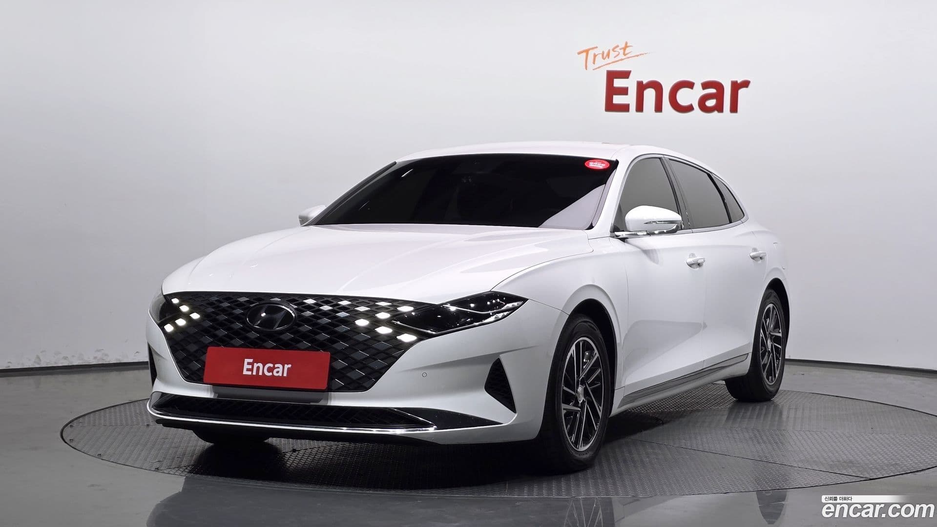 Main__Slider__Photo:Grandeur Hyundai 2021.6-0