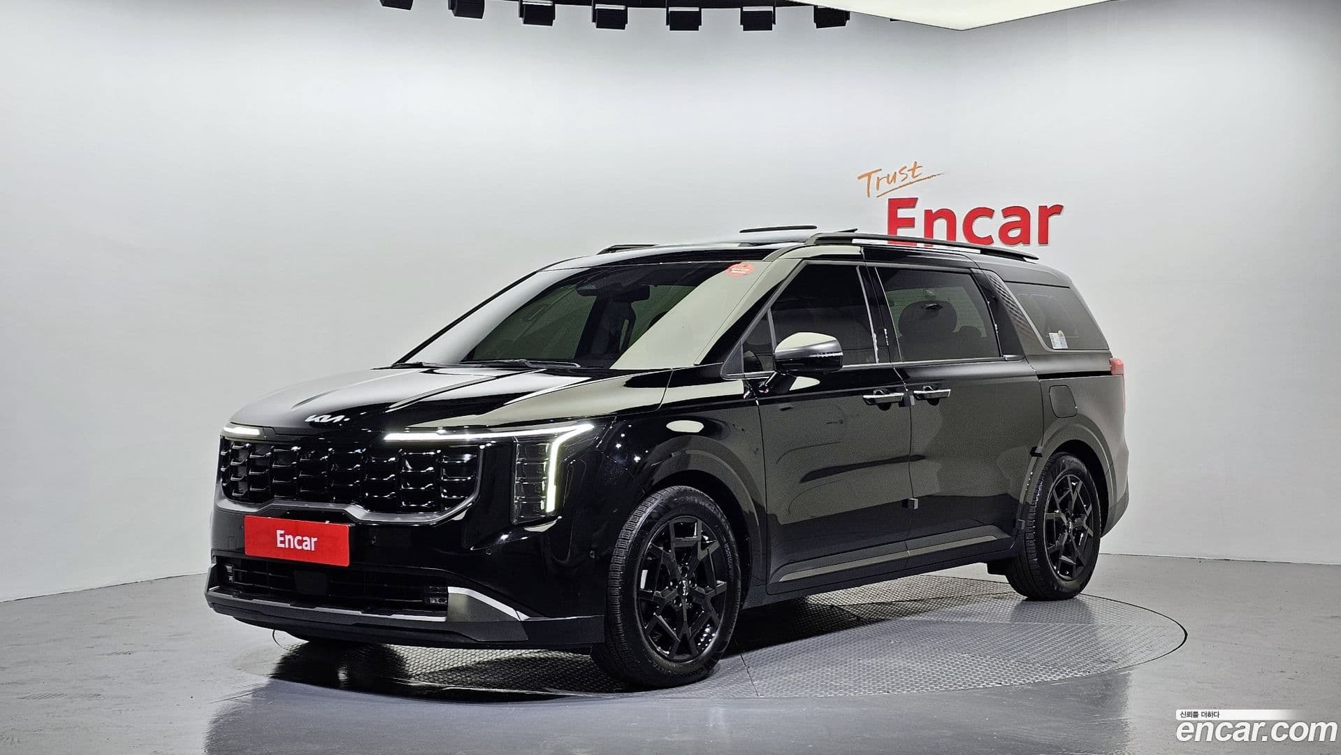 Main__Slider__Photo:Canival Kia 2025.2-0