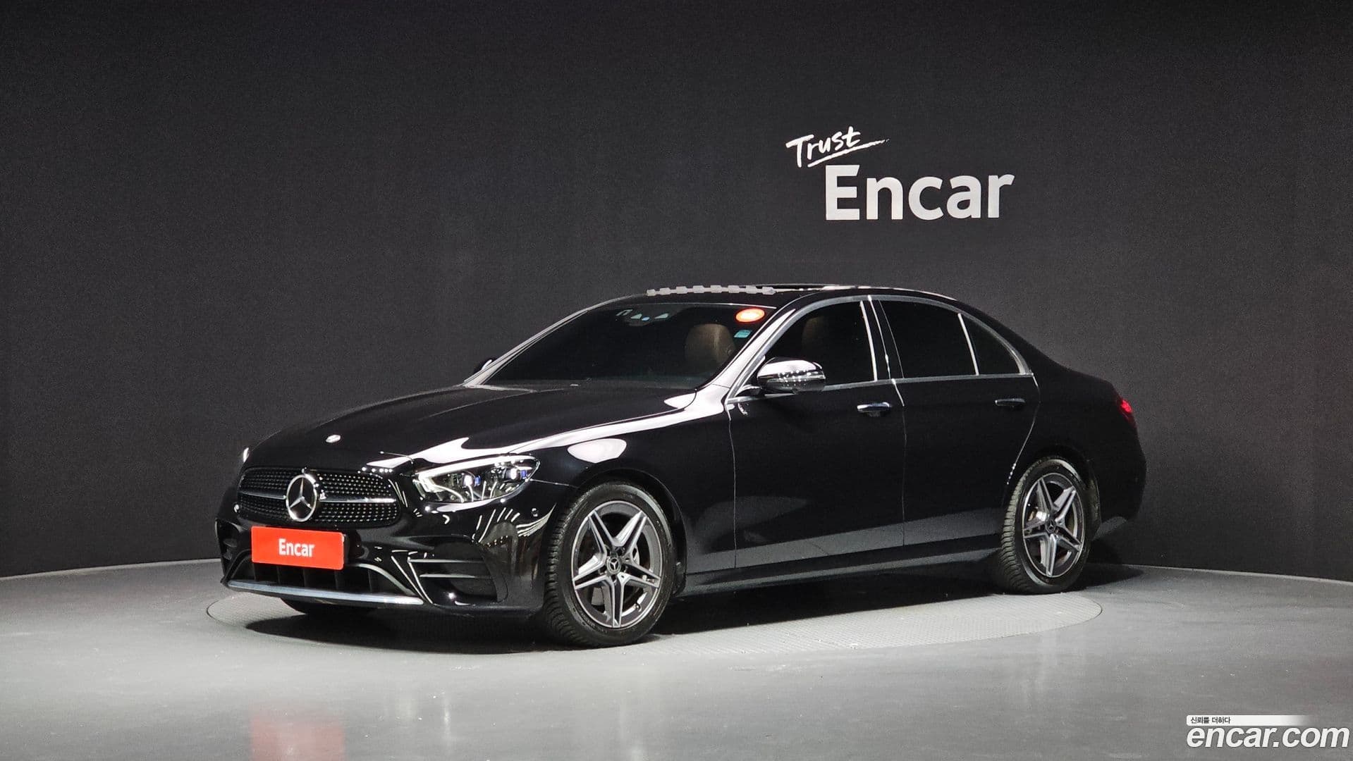 Main__Slider__Photo:E-Class Mercedes-Benz 2023.8-0