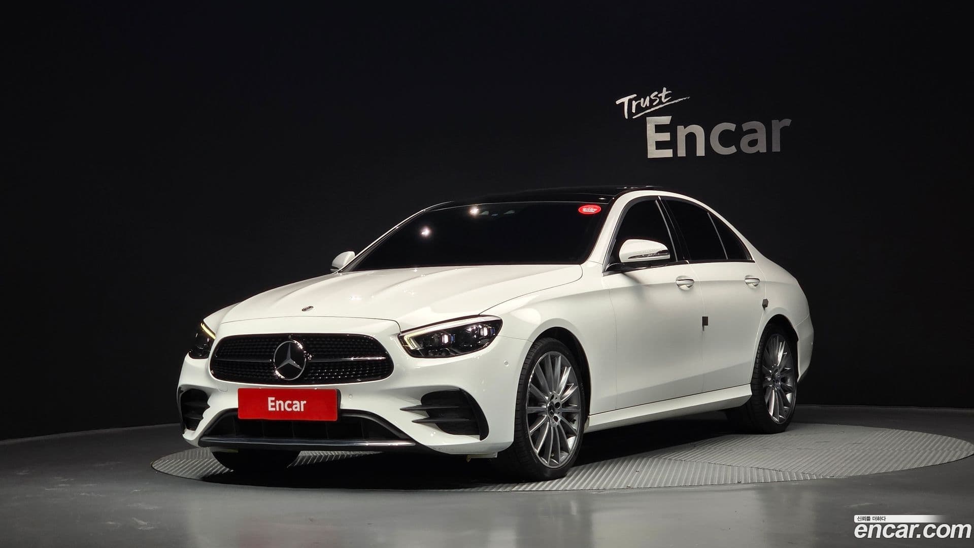 Main__Slider__Photo:E-Class Mercedes-Benz 2020.10-0