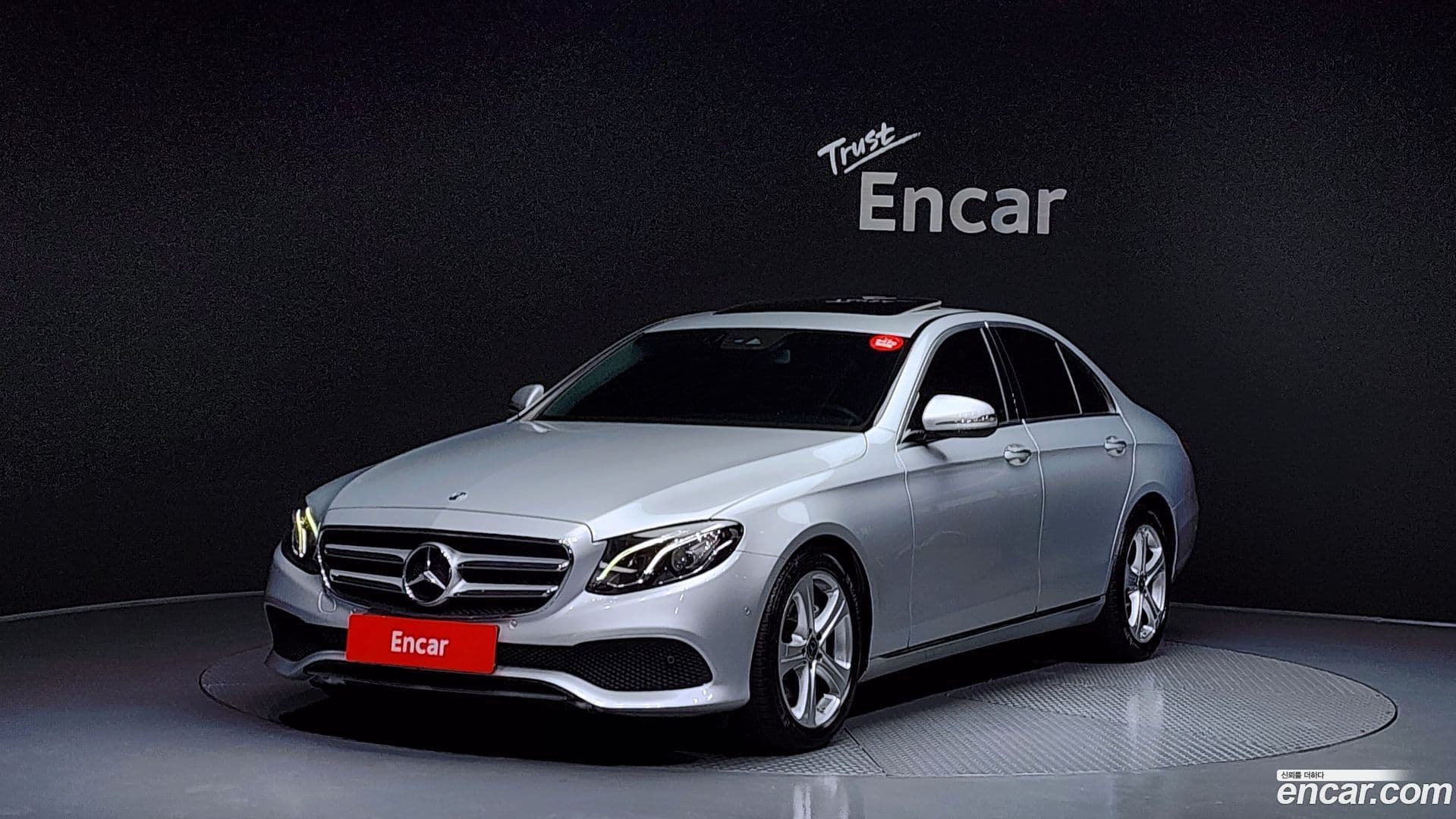 Main__Slider__Photo:E-Class Mercedes-Benz 2018.2-0