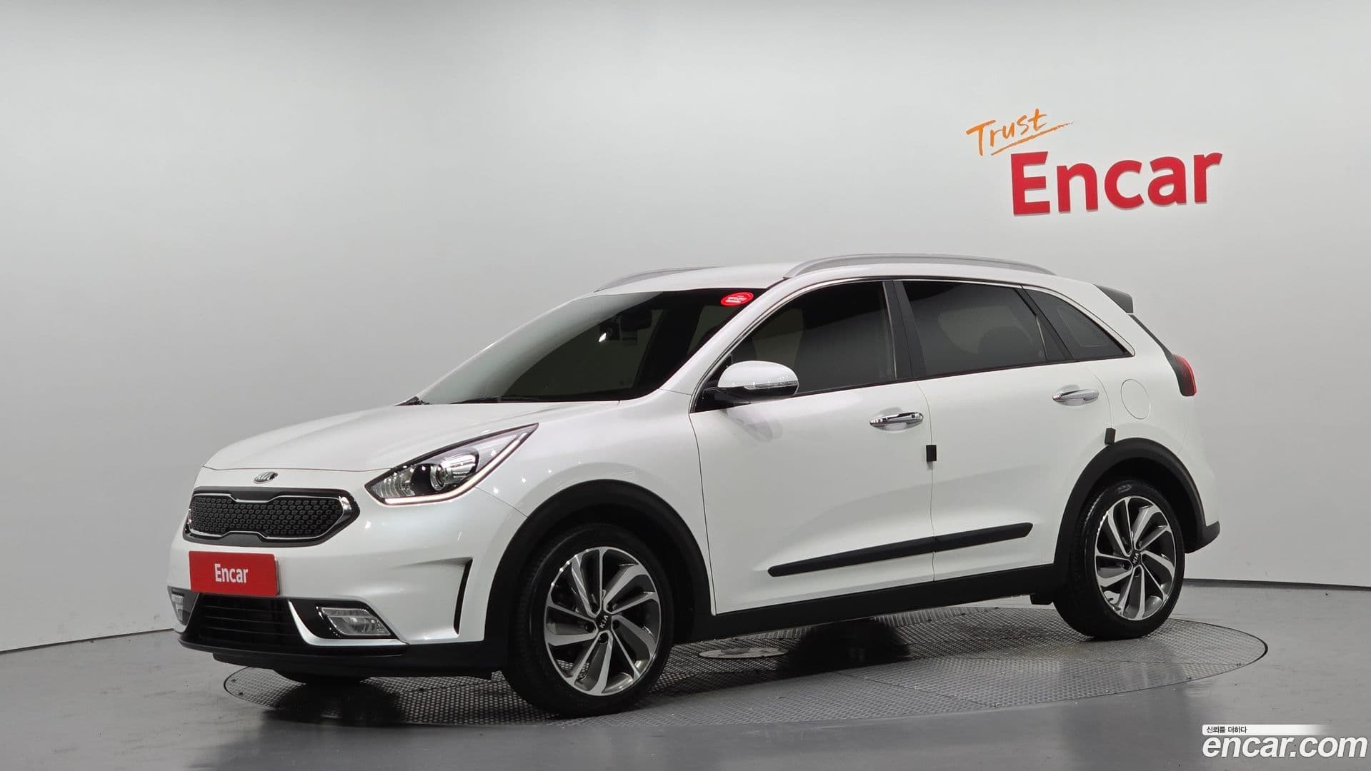 Main__Slider__Photo:Niro Kia 2016.8-0