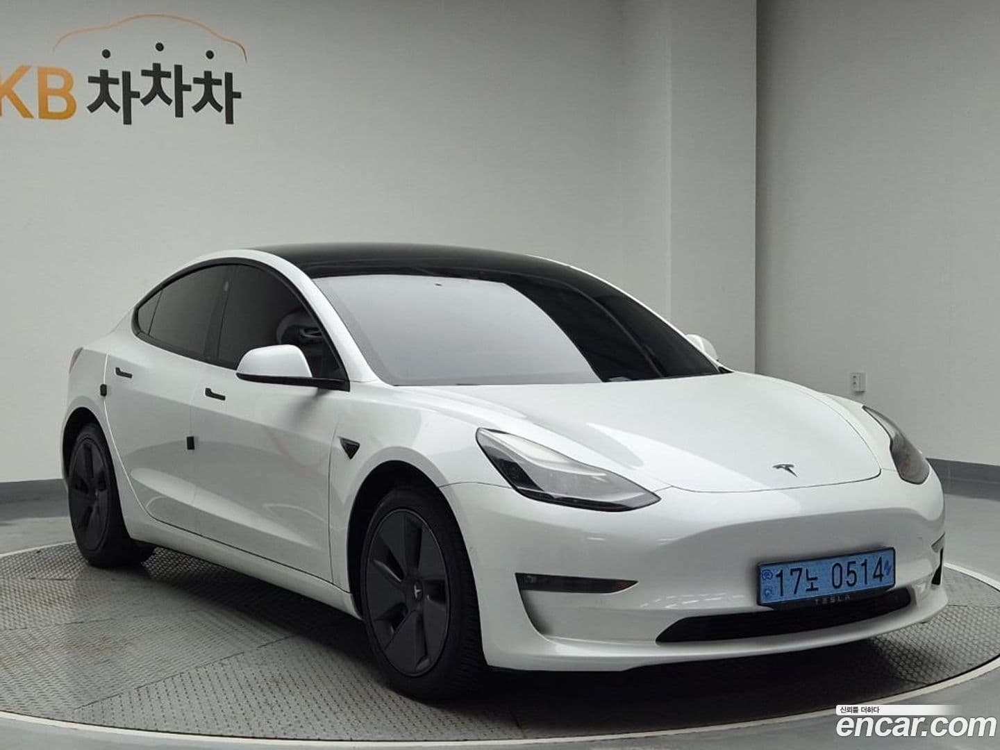 Main__Slider__Photo:Model 3 Tesla 2021.2-0