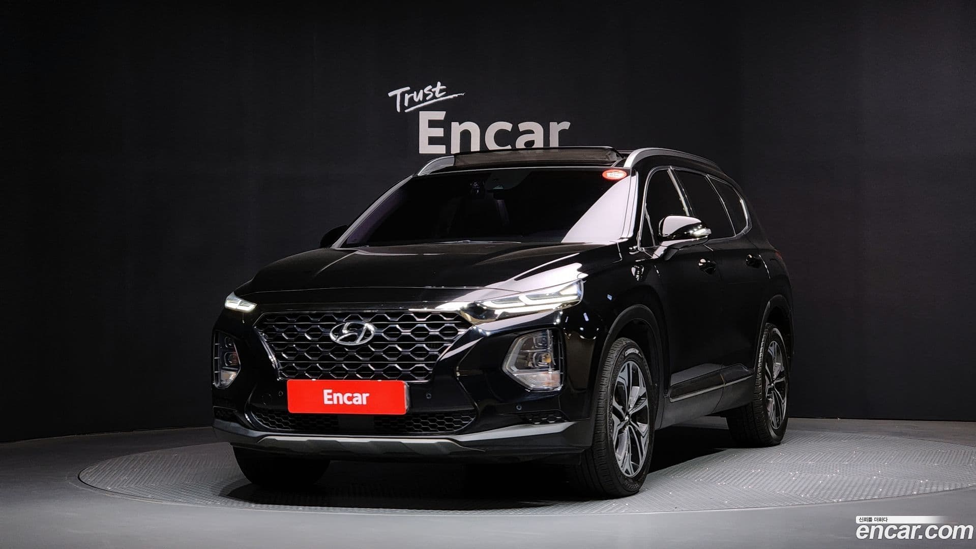 Main__Slider__Photo:Santafe Hyundai 2018.5-0