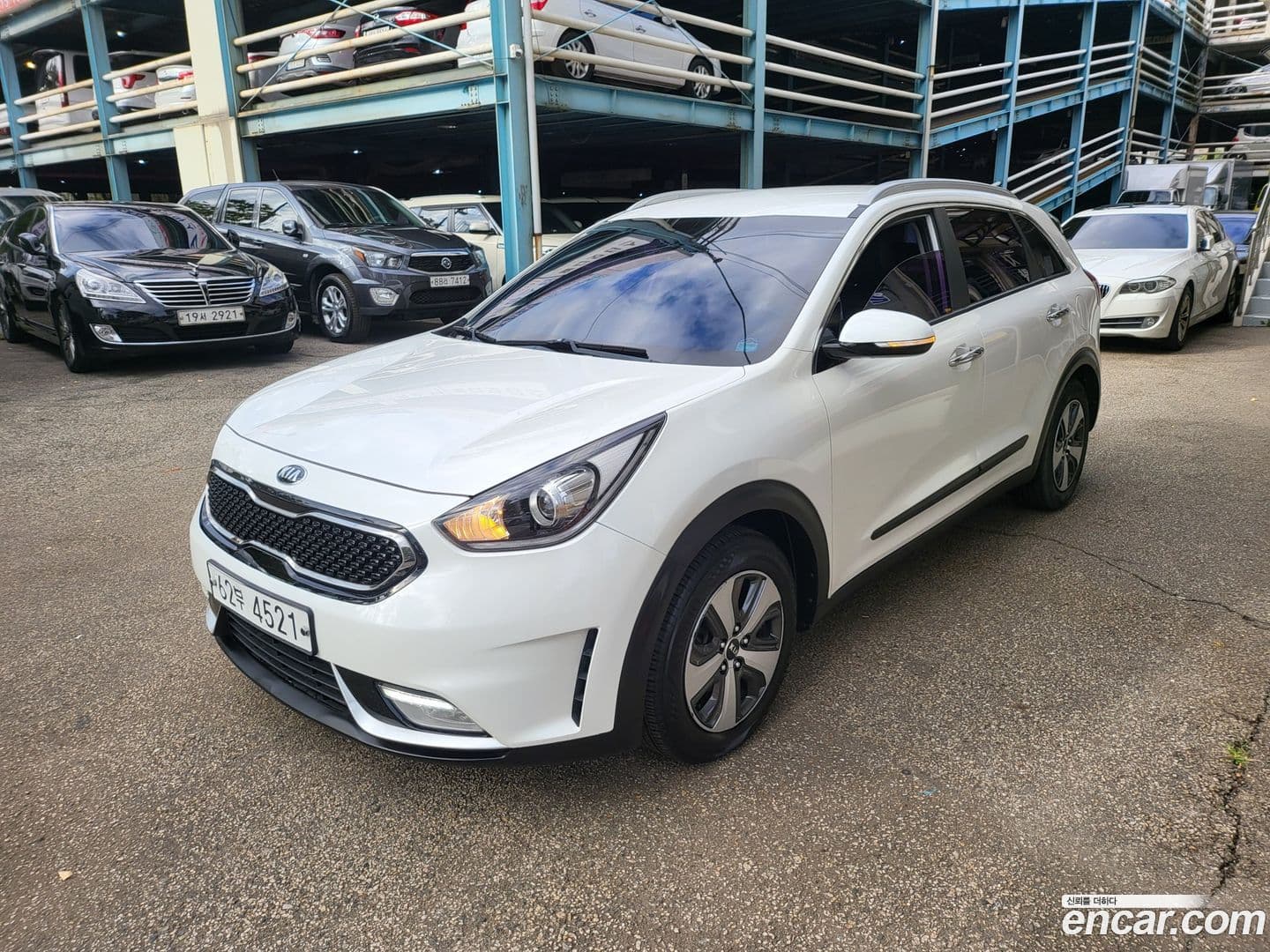 Main__Slider__Photo:Niro Kia 2017.1-0