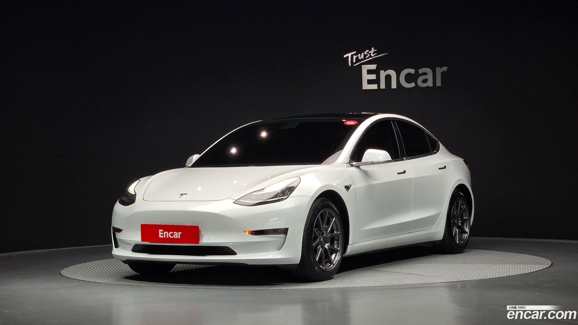 Main__Slider__Photo:Model 3 Tesla 2020.8-0