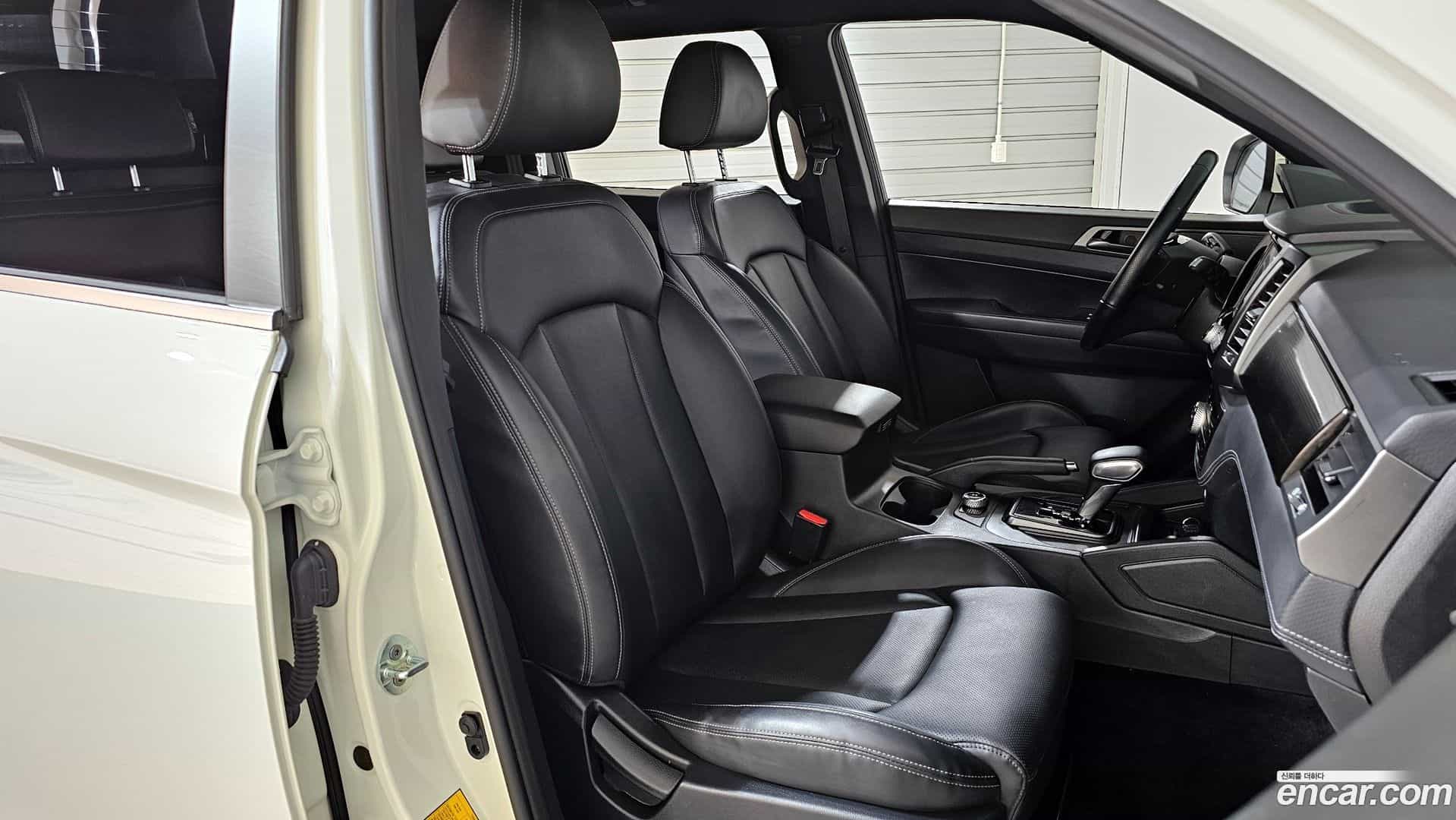 Rexton KG Mobility 2021.6-INNER-010