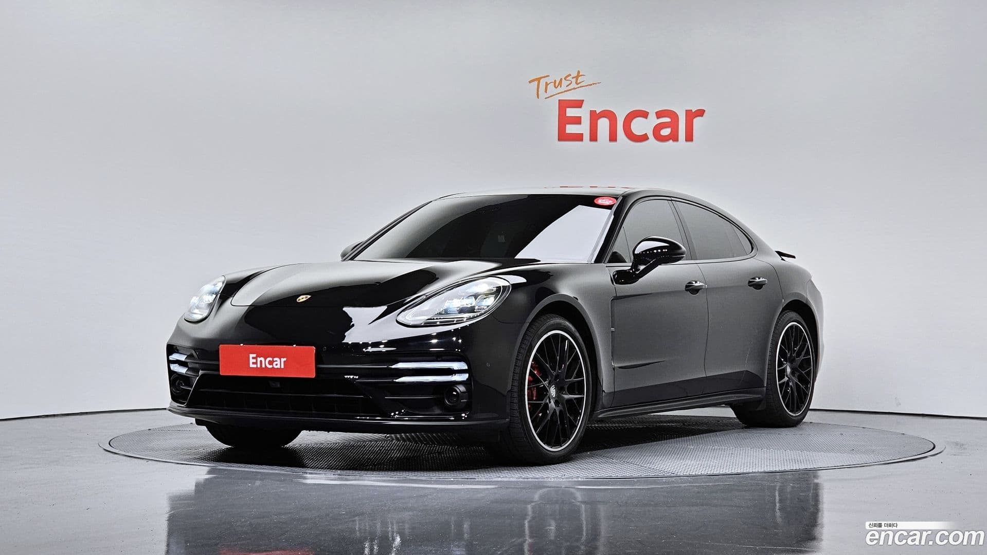 Main__Slider__Photo:Panamera Porsche 2017.11-0