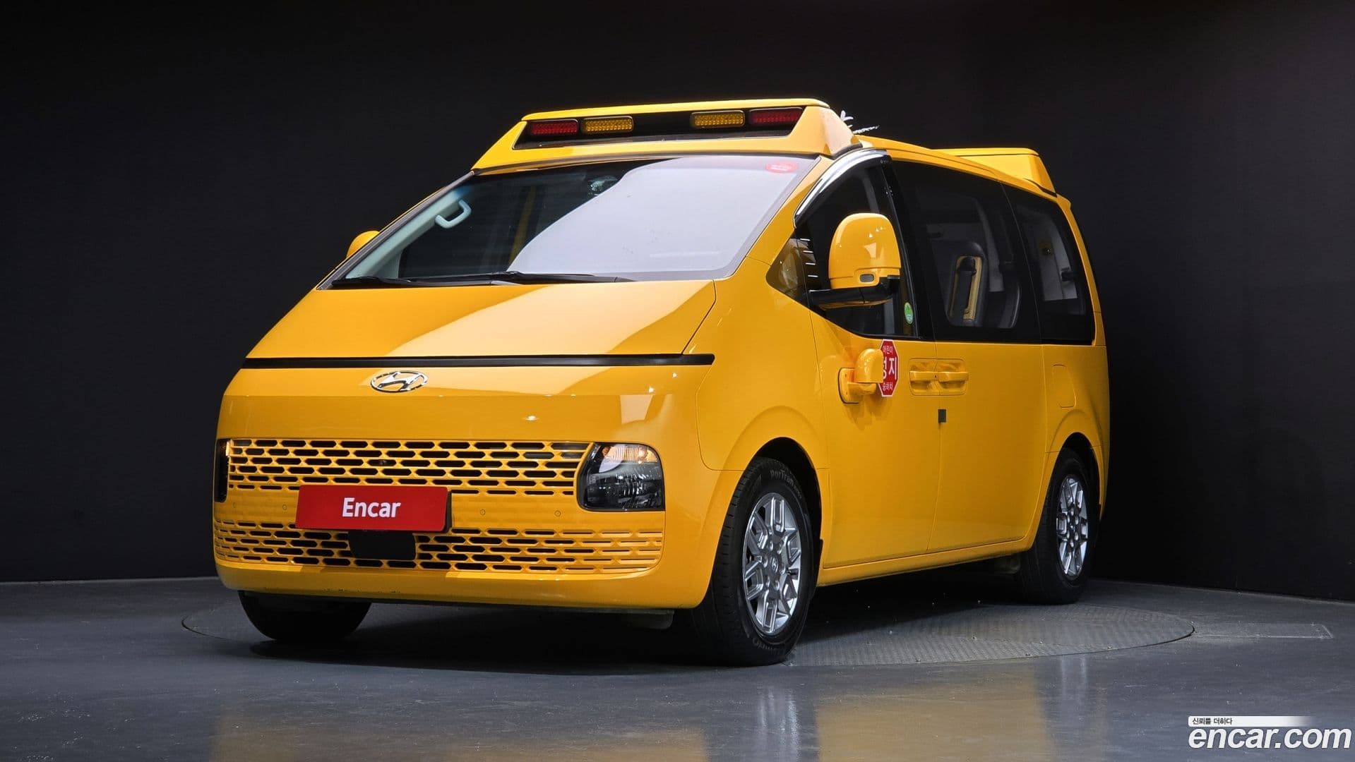 Main__Slider__Photo:Staria Hyundai 2021.10-0
