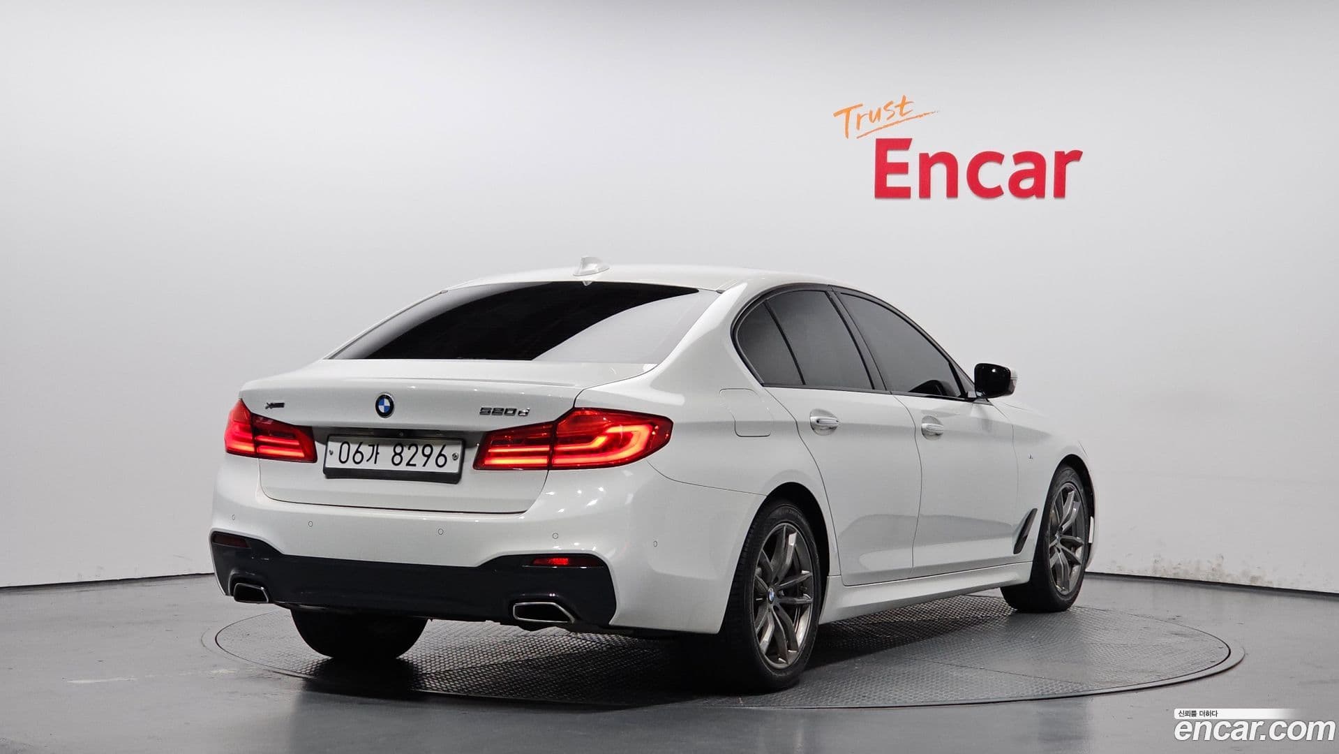 Main__Slider__Photo:5-Series BMW 2017.4-0