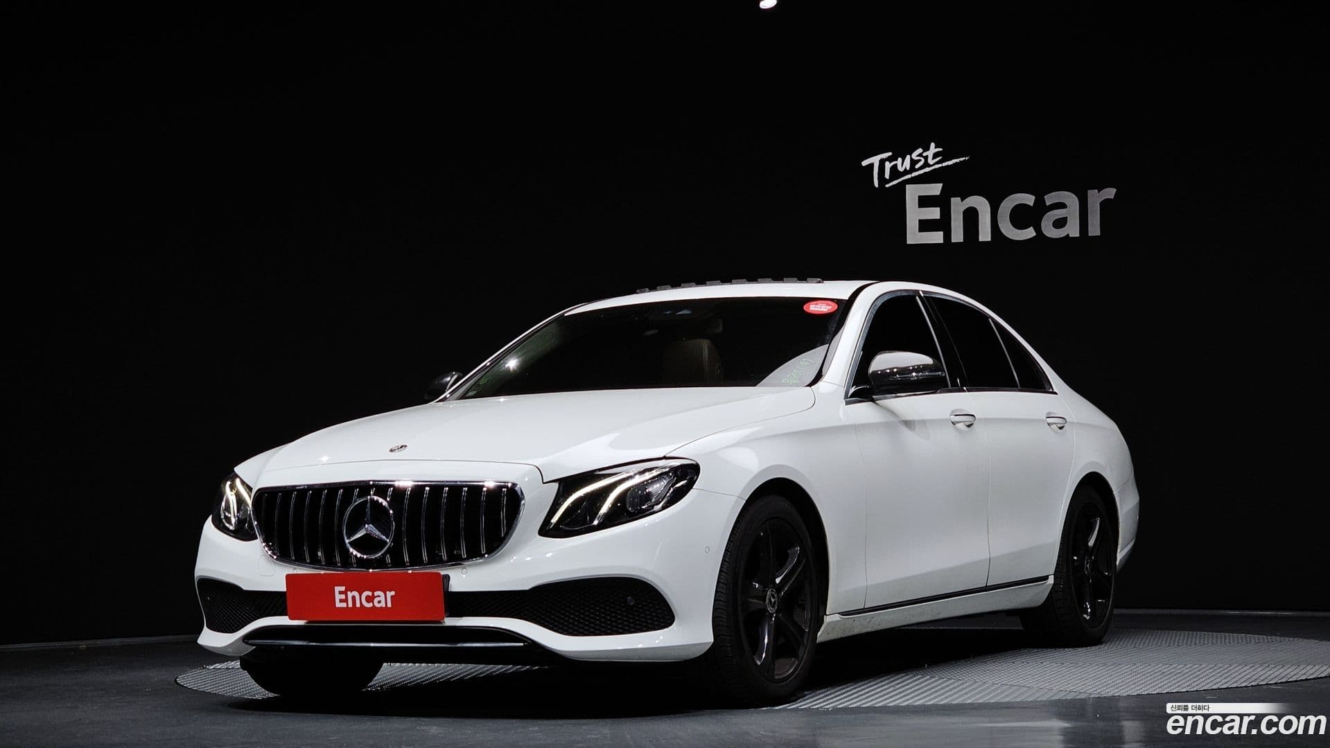 Main__Slider__Photo:E-Class Mercedes-Benz 2018.1-0