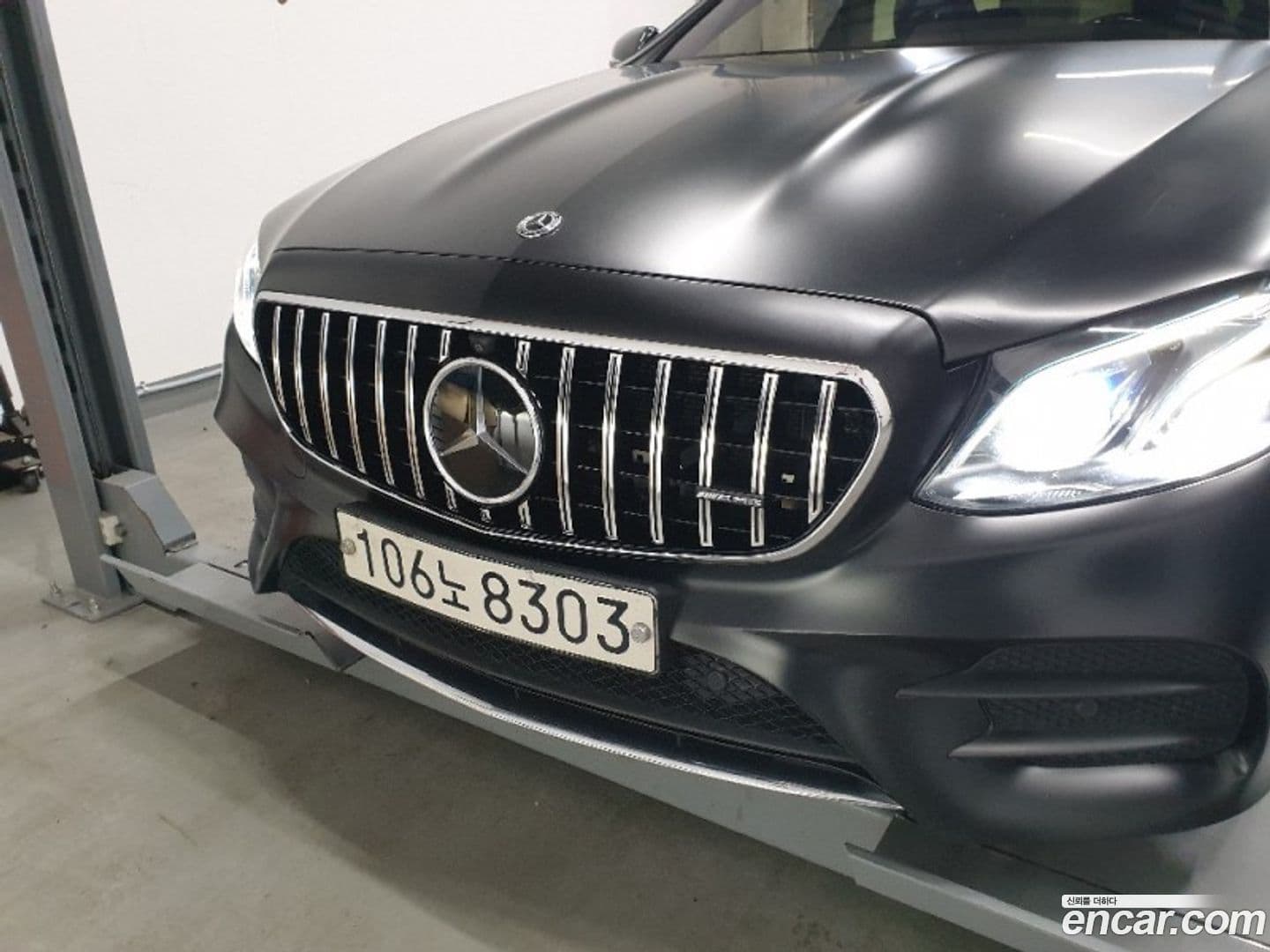 Main__Slider__Photo:E-Class Mercedes-Benz 2017.6-0