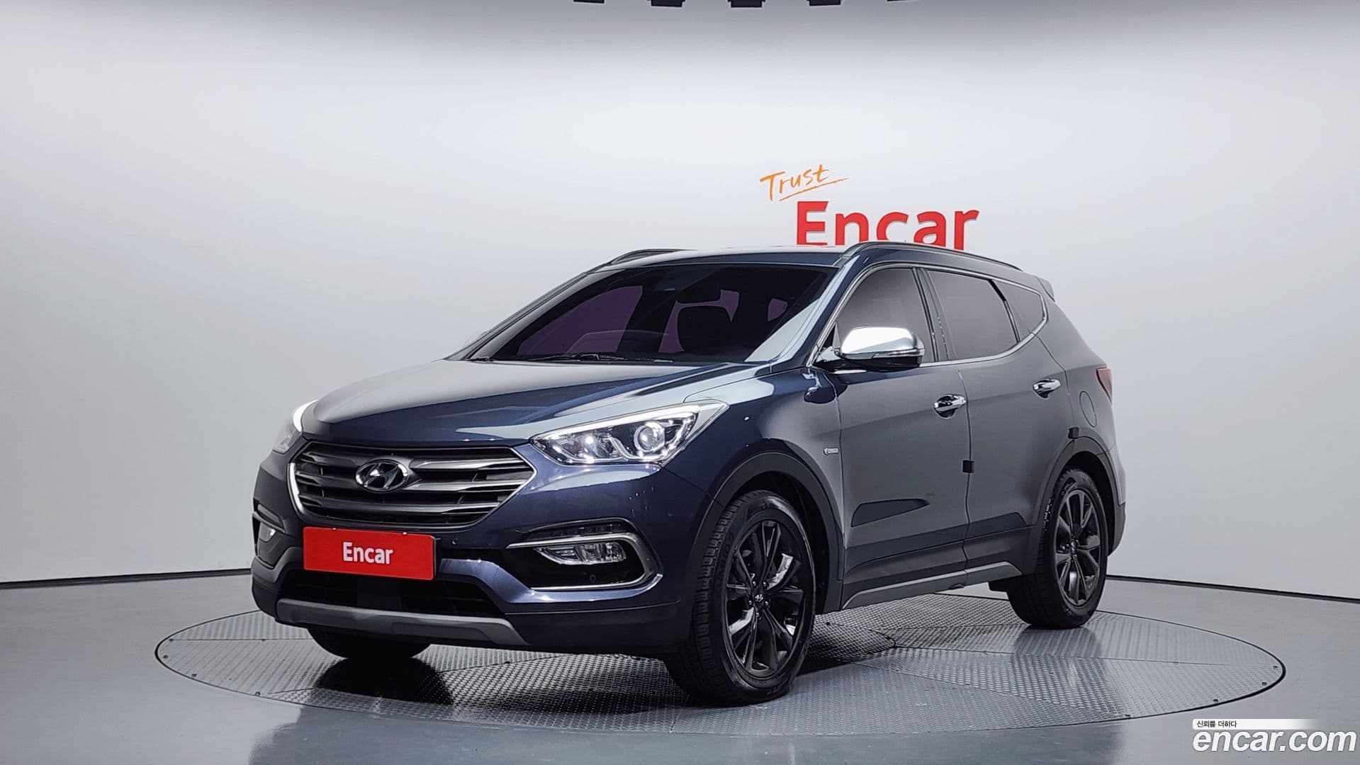 Main__Slider__Photo:Santafe Hyundai 2017.4-0