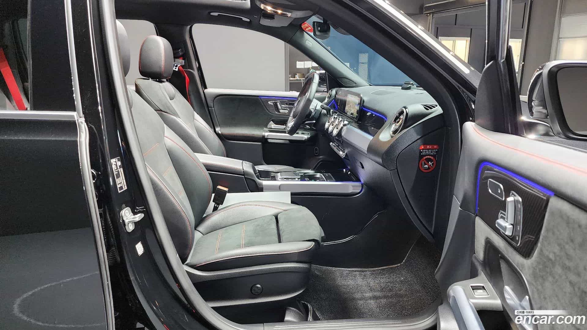 GLB-Class Mercedes-Benz 2023.11-INNER-010
