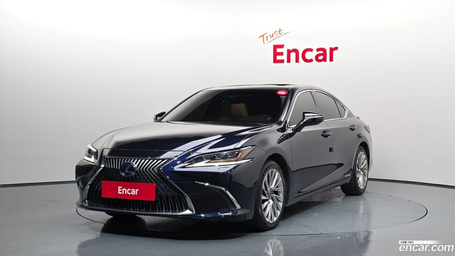 Main__Slider__Photo:ES Lexus 2019.4-0