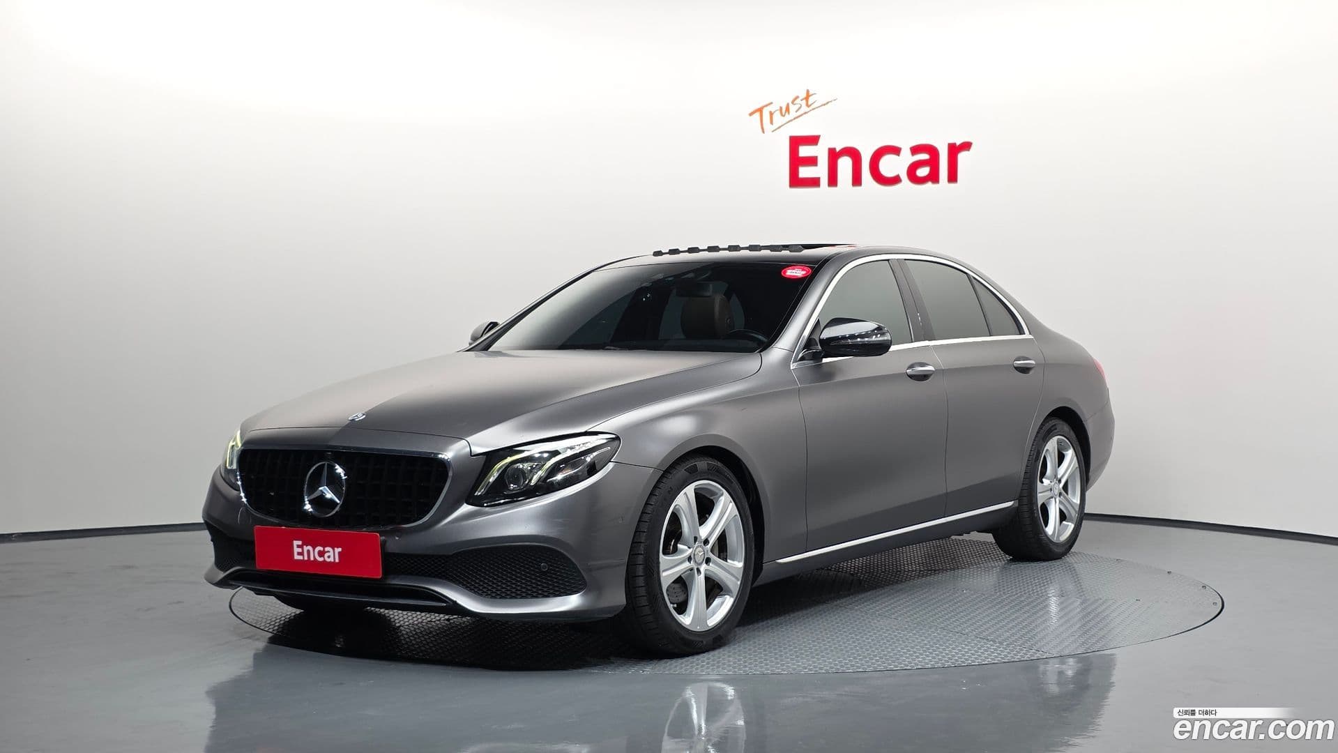 Main__Slider__Photo:E-Class Mercedes-Benz 2016.10-0