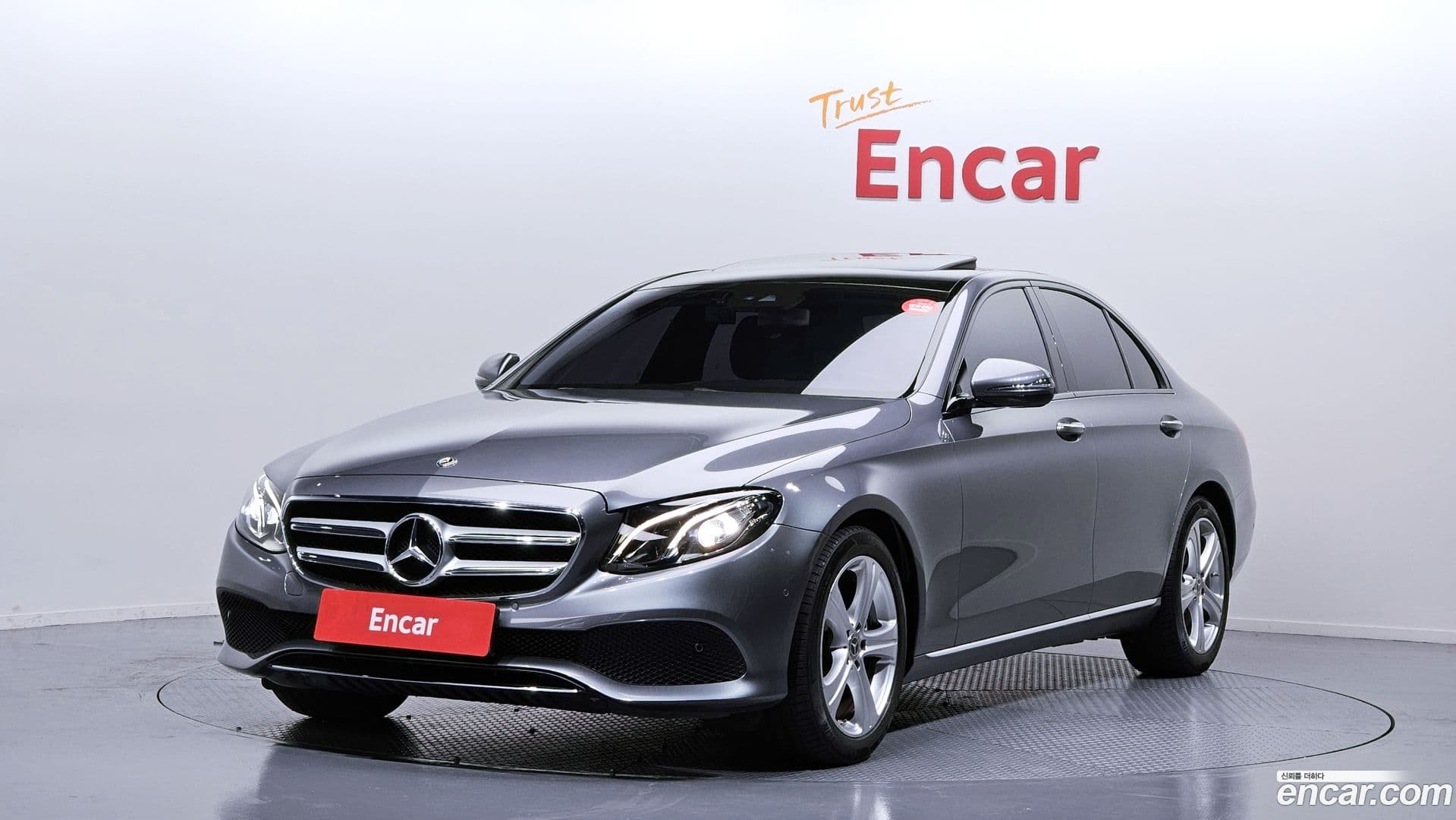 Main__Slider__Photo:E-Class Mercedes-Benz 2018.2-0