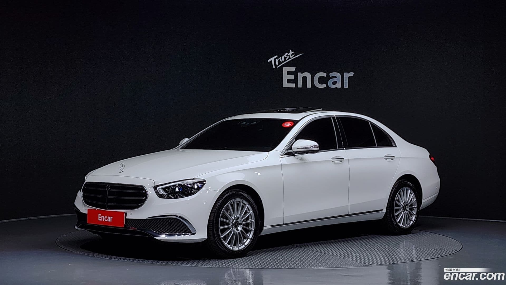 Main__Slider__Photo:E-Class Mercedes-Benz 2023.3-0