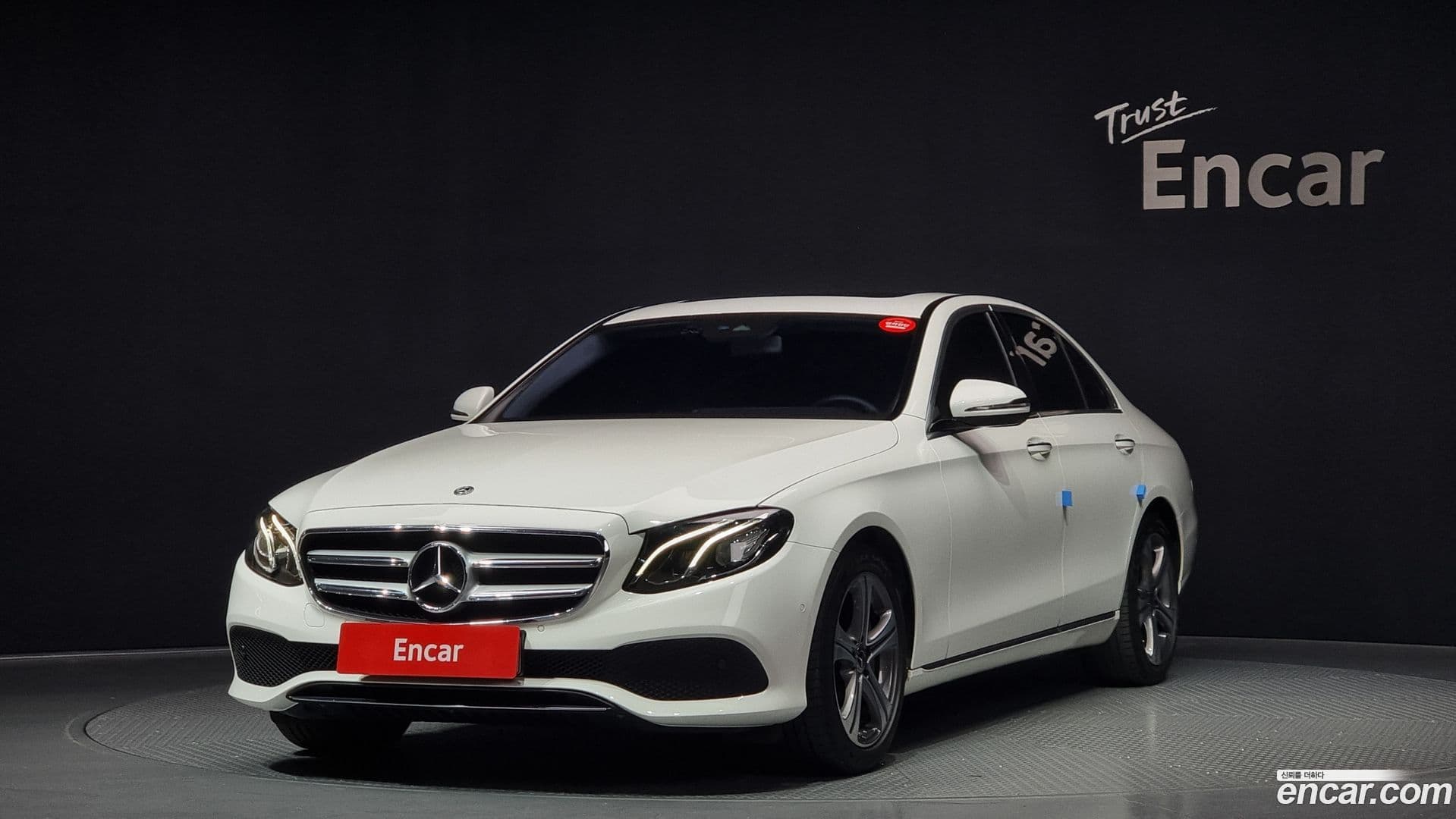 Main__Slider__Photo:E-Class Mercedes-Benz 2019.0-0