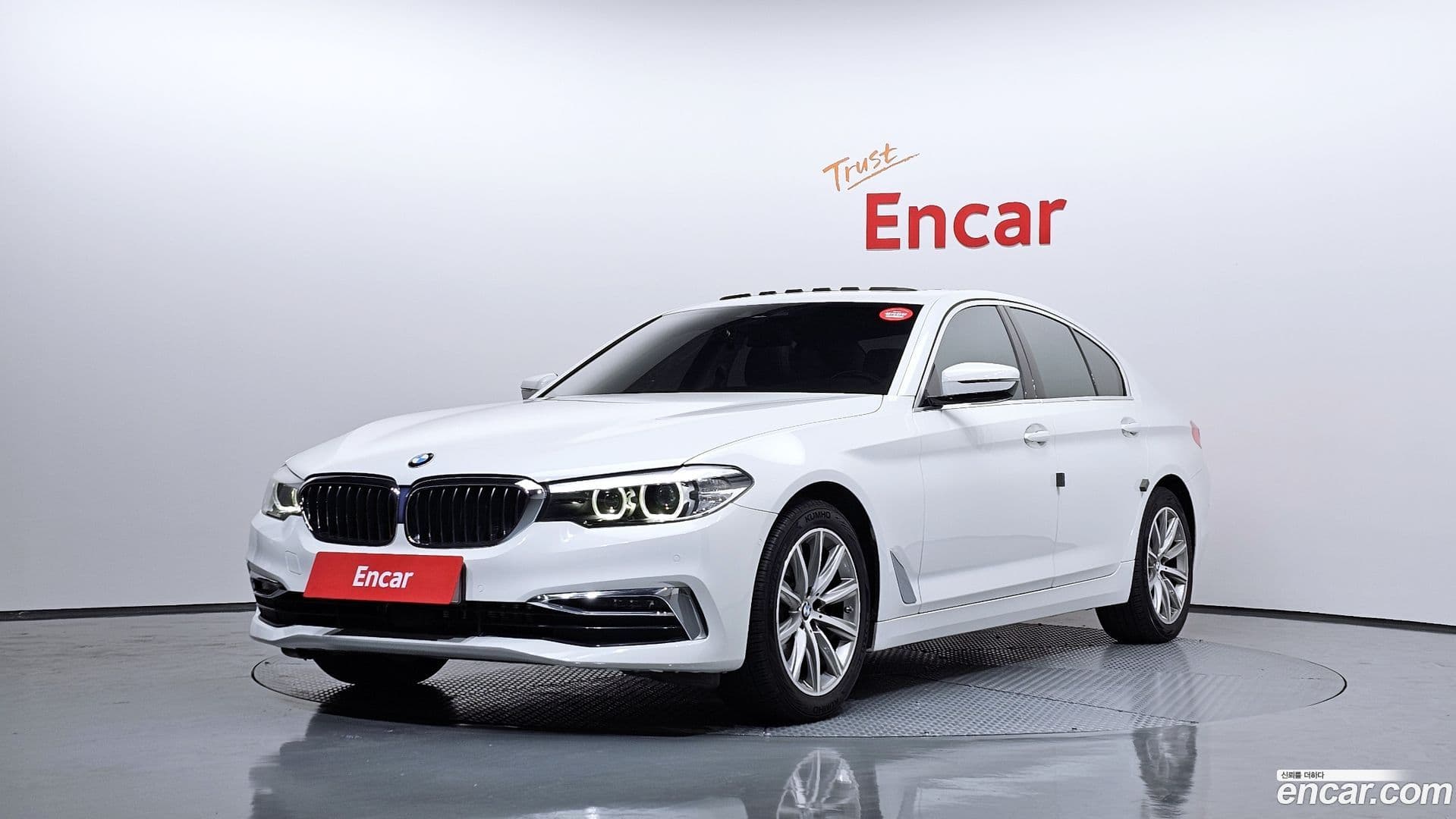 Main__Slider__Photo:5-Series BMW 2019.4-0