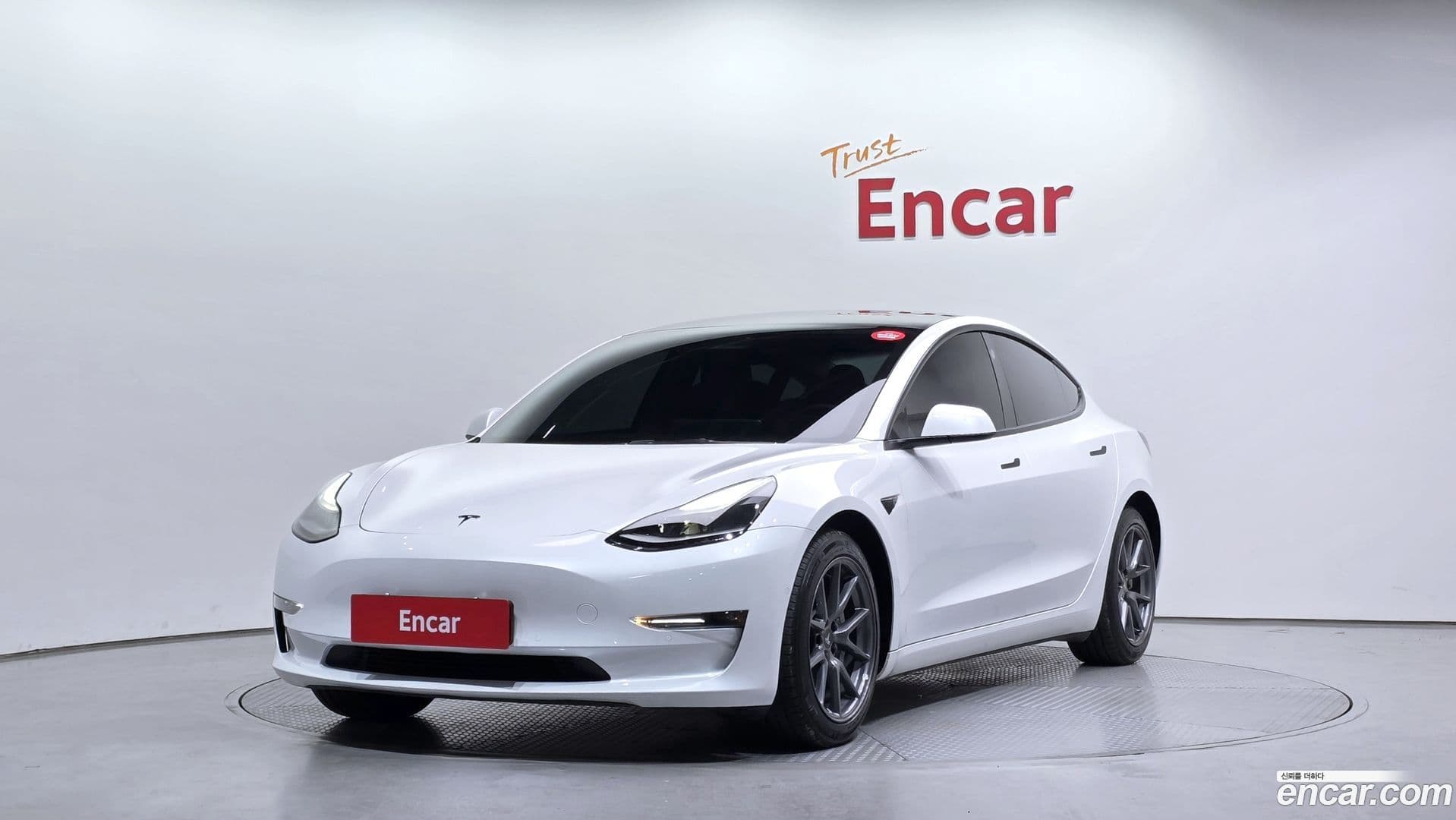 Main__Slider__Photo:Model 3 Tesla 2022.7-0