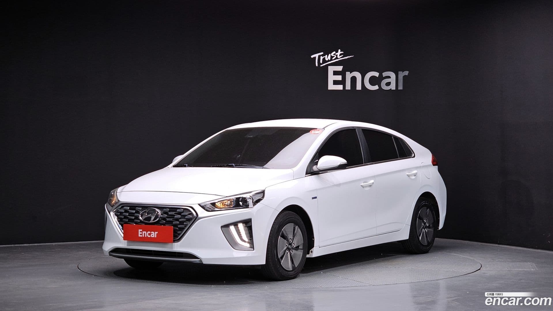 Main__Slider__Photo:Ioniq Hyundai 2019.5-0