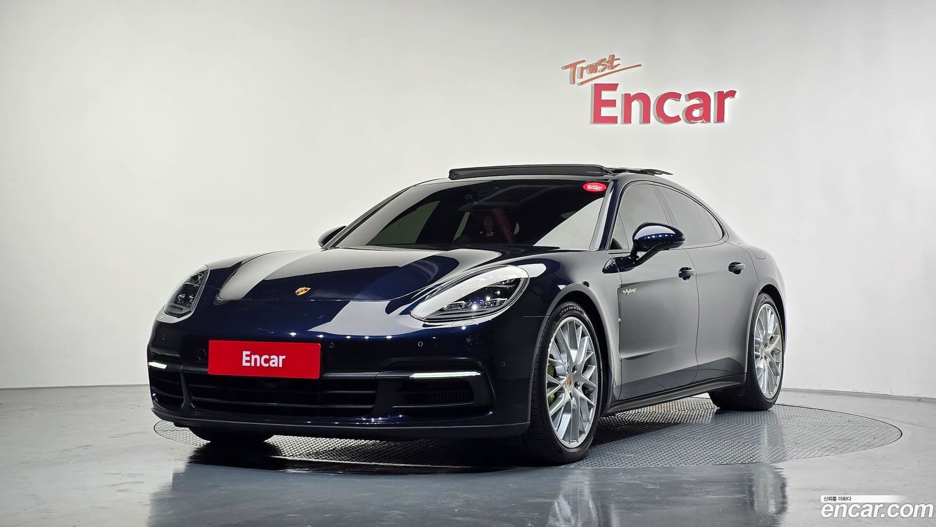 Main__Slider__Photo:Panamera Porsche 2018.11-0