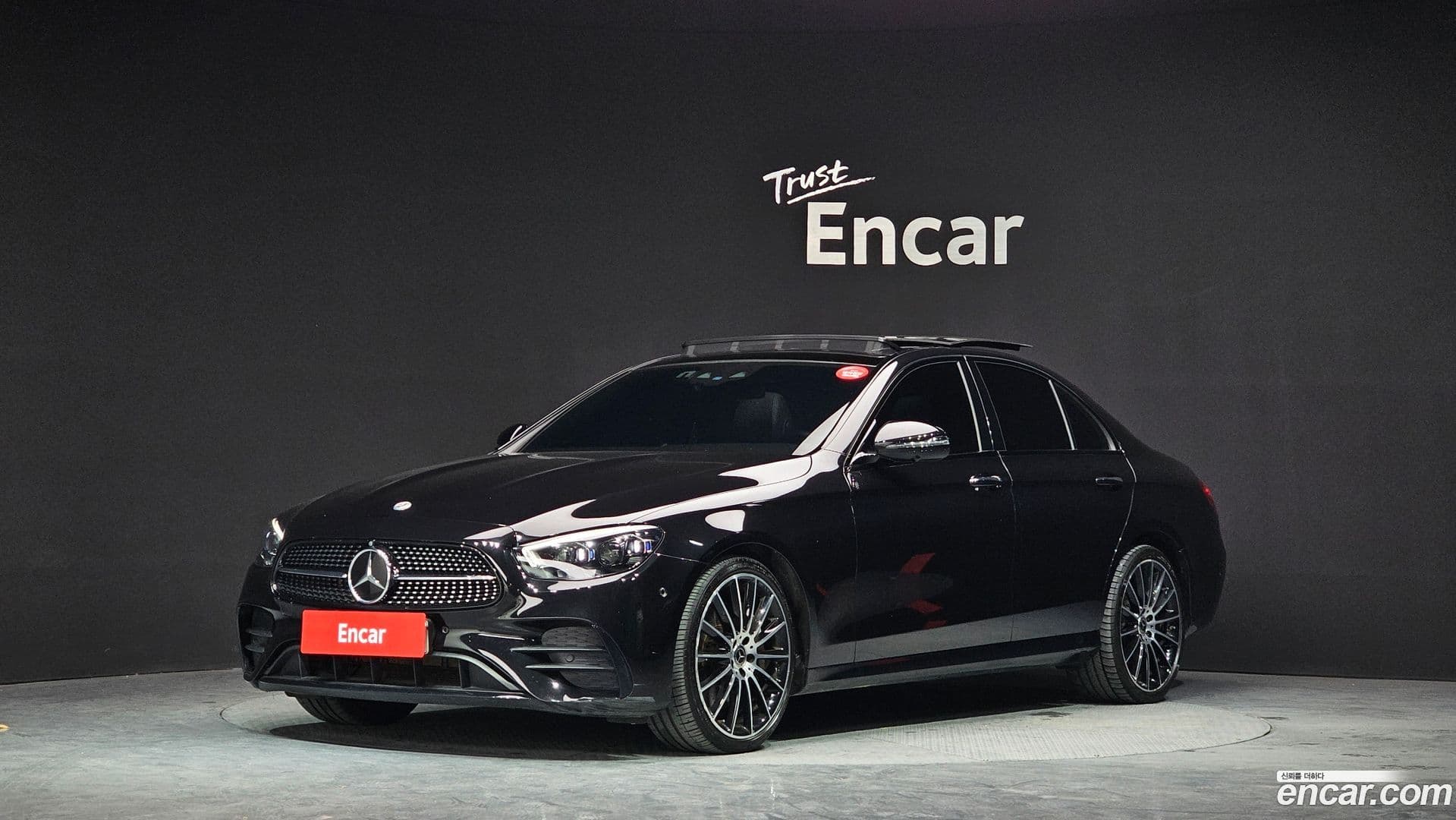 Main__Slider__Photo:E-Class Mercedes-Benz 2023.2-0