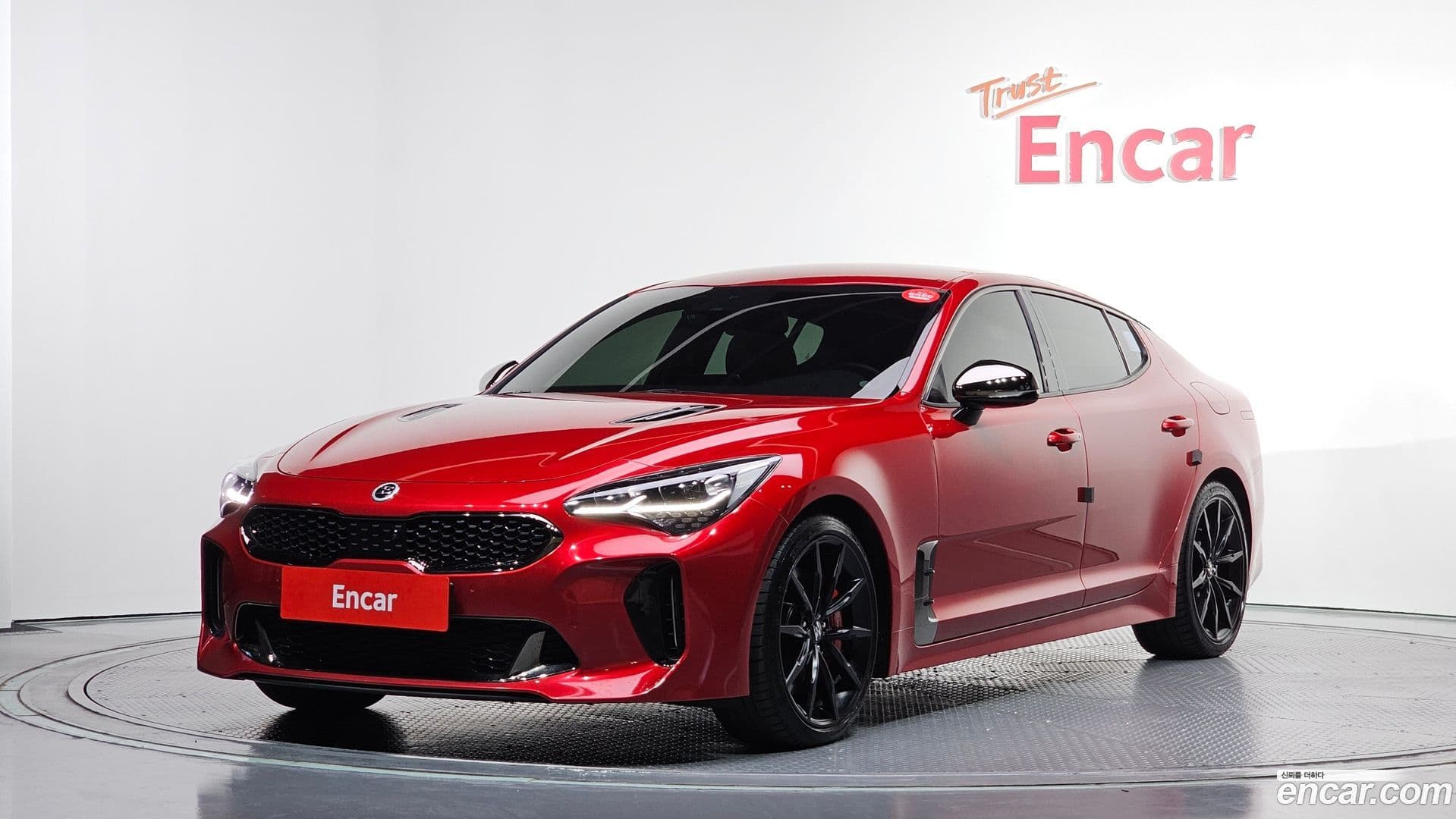 Main__Slider__Photo:Stinger Kia 2019.3-0