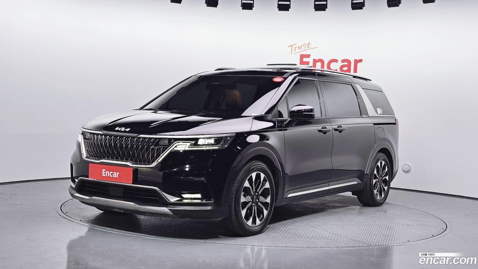 Main__Slider__Photo:Canival Kia 2023.9-0