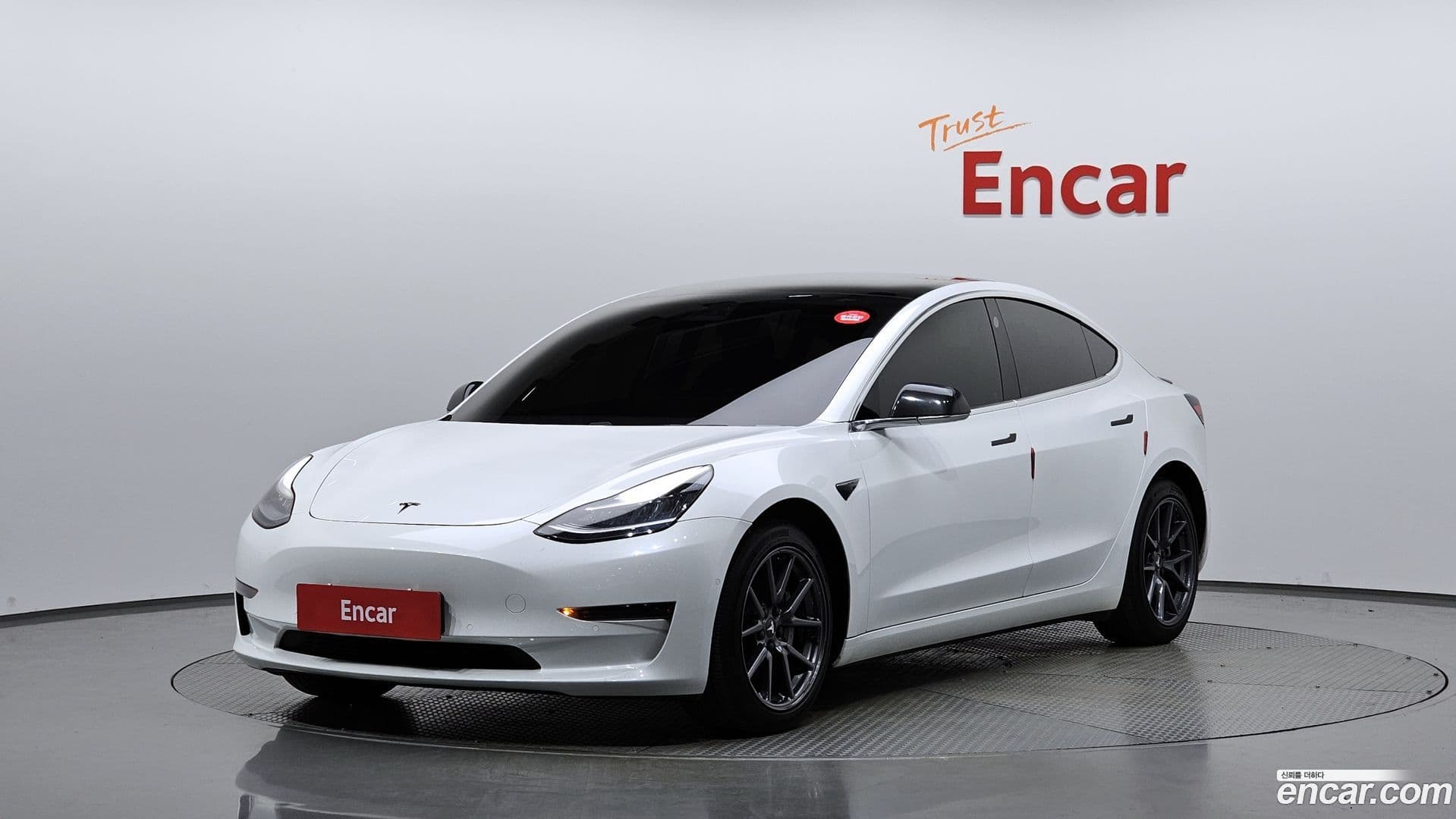 Main__Slider__Photo:Model 3 Tesla 2020.8-0