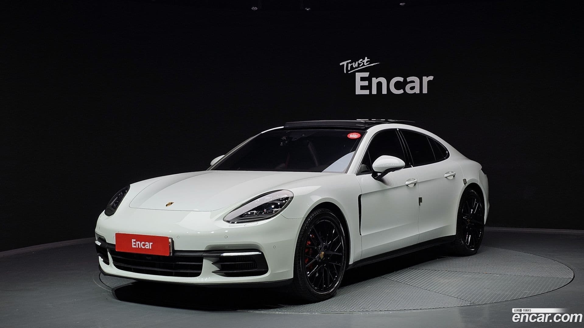 Main__Slider__Photo:Panamera Porsche 2017.8-0
