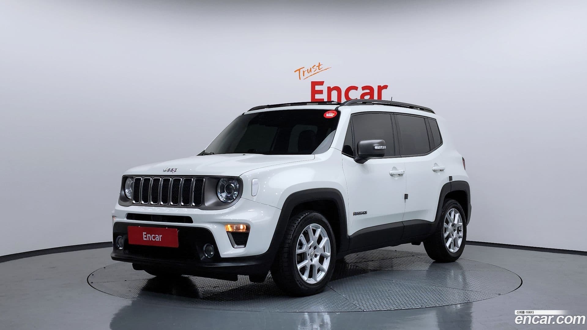Main__Slider__Photo:Renegade Jeep 2019.10-0