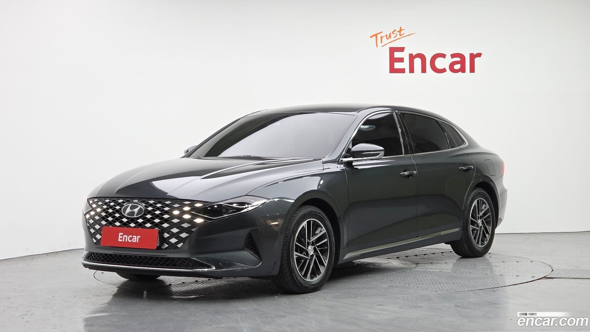 Main__Slider__Photo:Grandeur Hyundai 2021.10-0