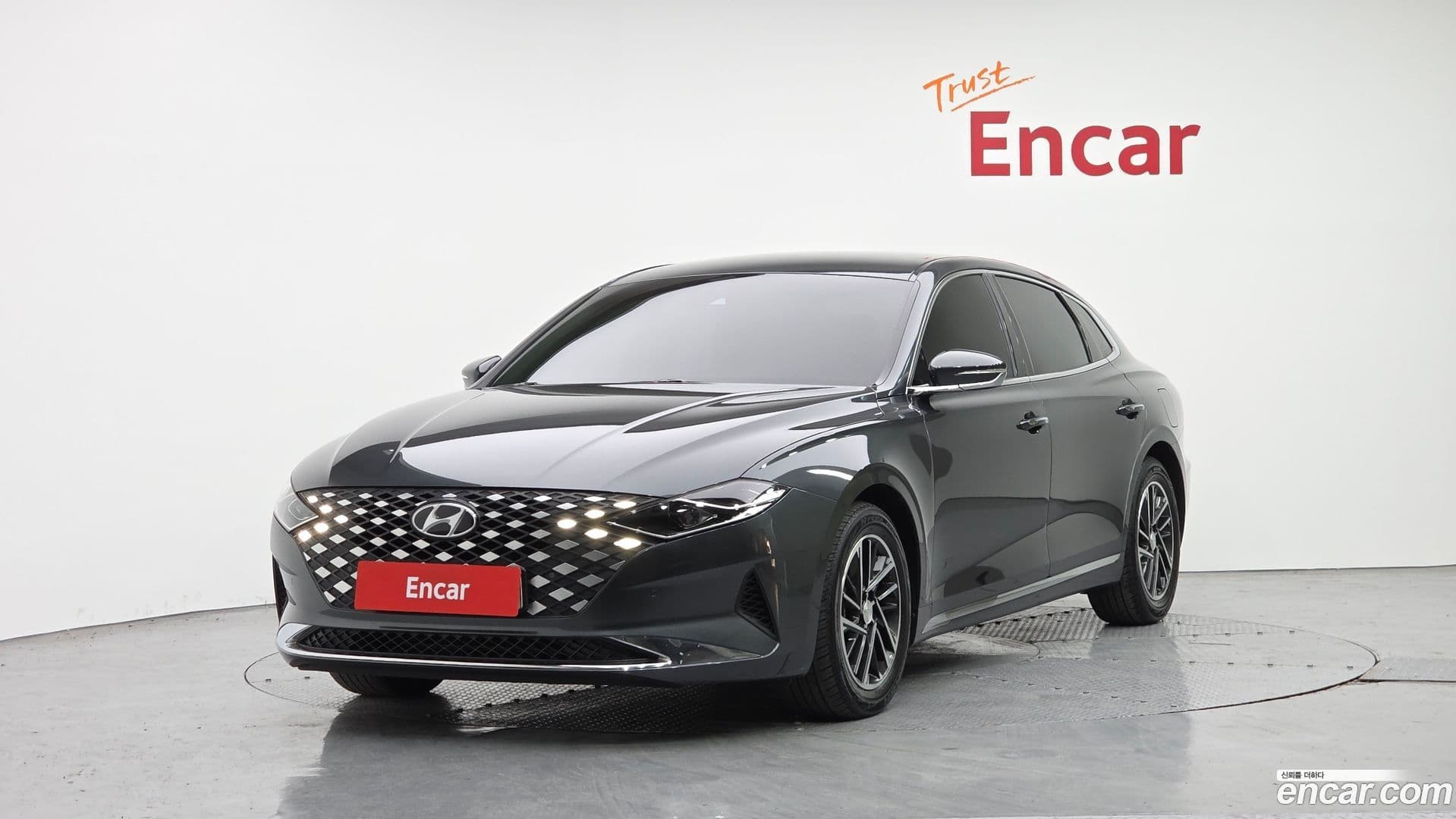 Main__Slider__Photo:Grandeur Hyundai 2021.10-2