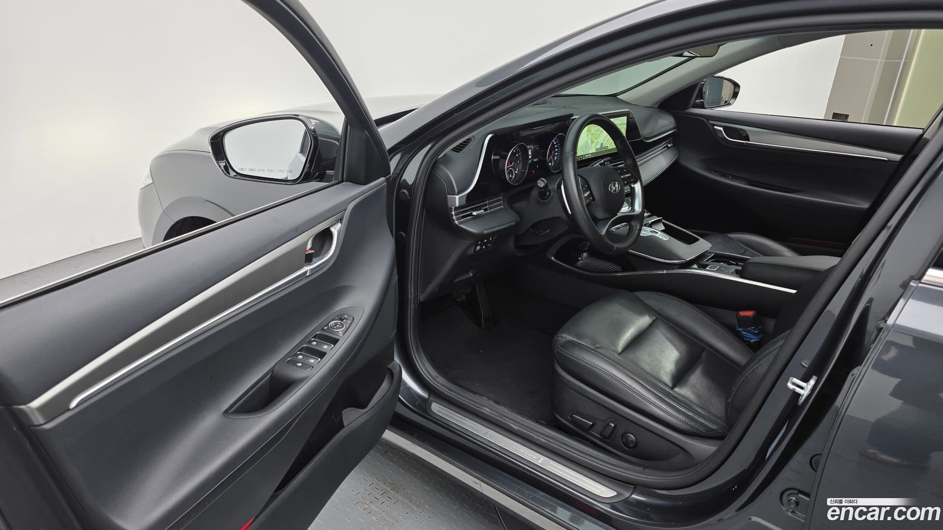 Main__Slider__Photo:Grandeur Hyundai 2021.10-9