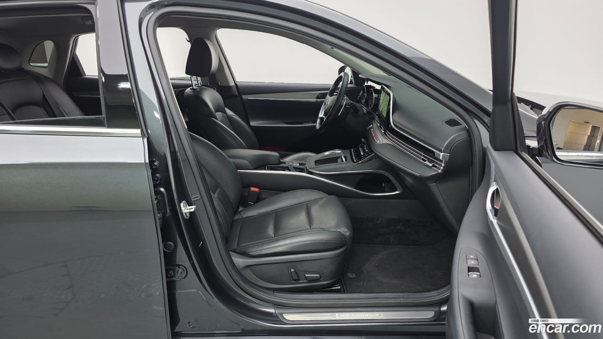 Main__Slider__Photo:Grandeur Hyundai 2021.10-10