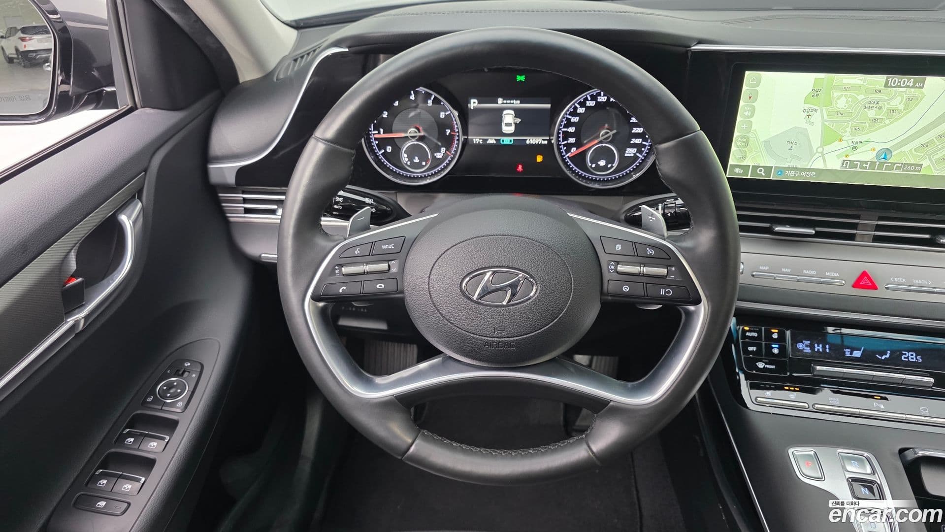 Main__Slider__Photo:Grandeur Hyundai 2021.10-12