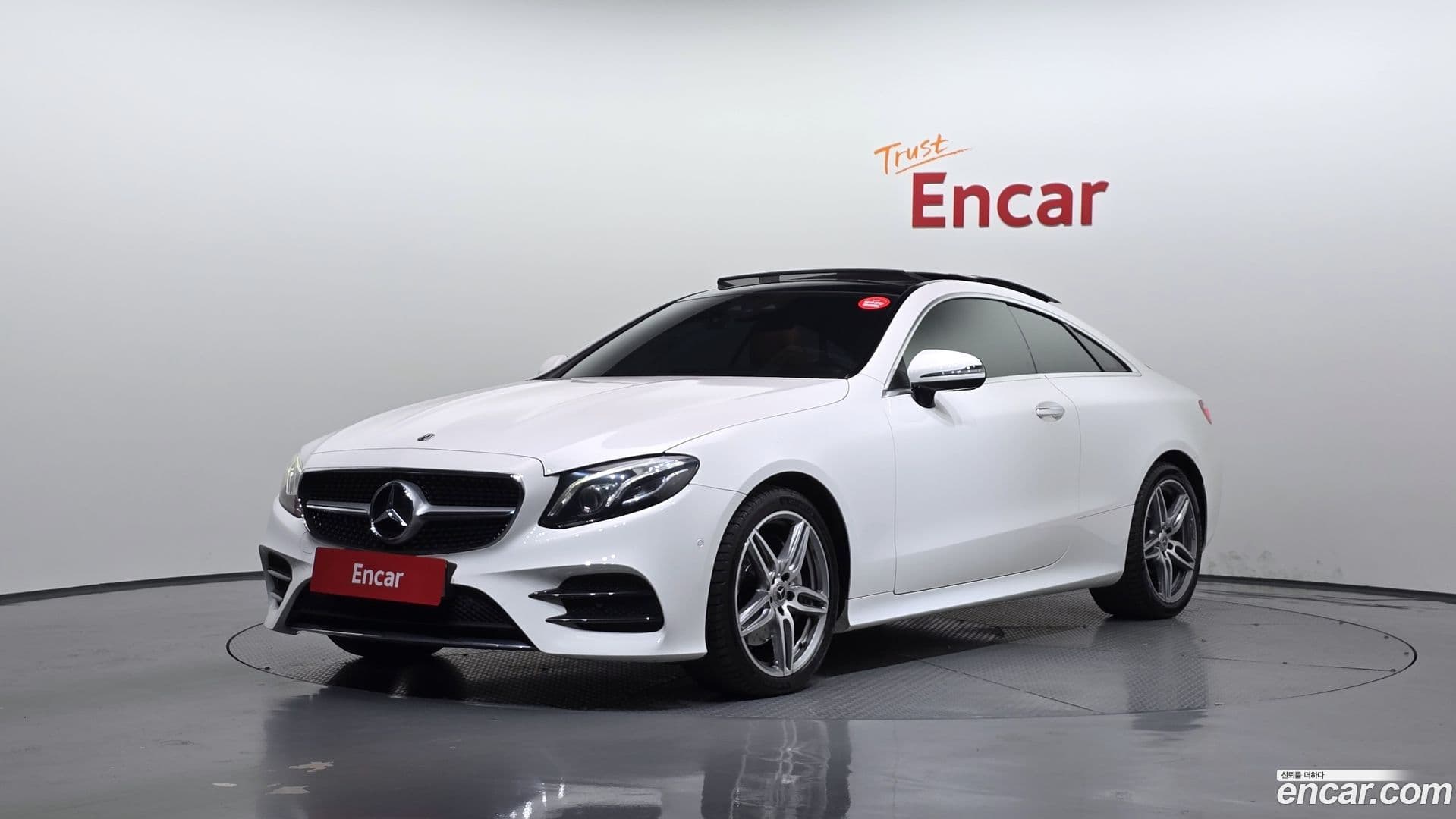 Main__Slider__Photo:E-Class Mercedes-Benz 2018.10-0